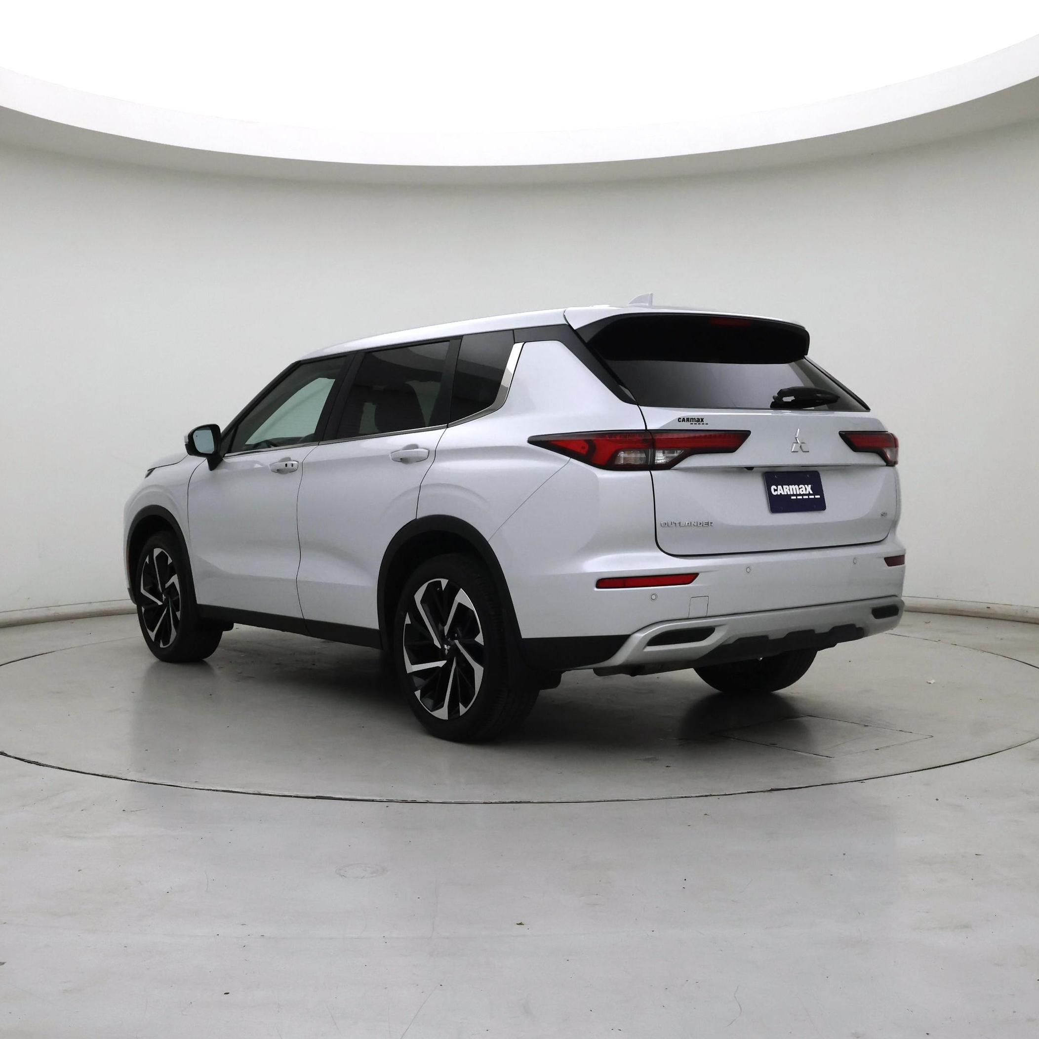 Thumbnail: 2024 Mitsubishi Outlander - 2