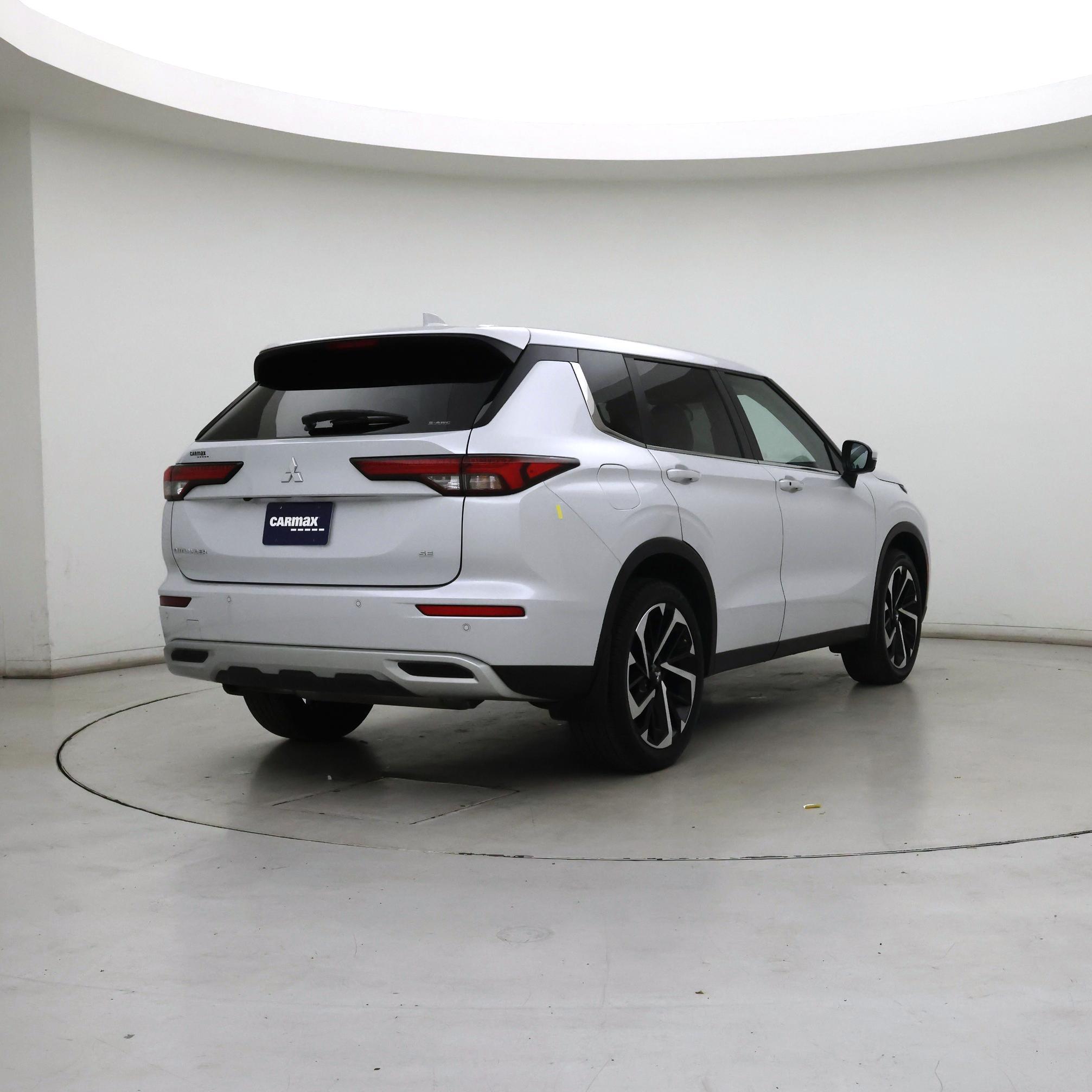 Thumbnail: 2024 Mitsubishi Outlander - 8