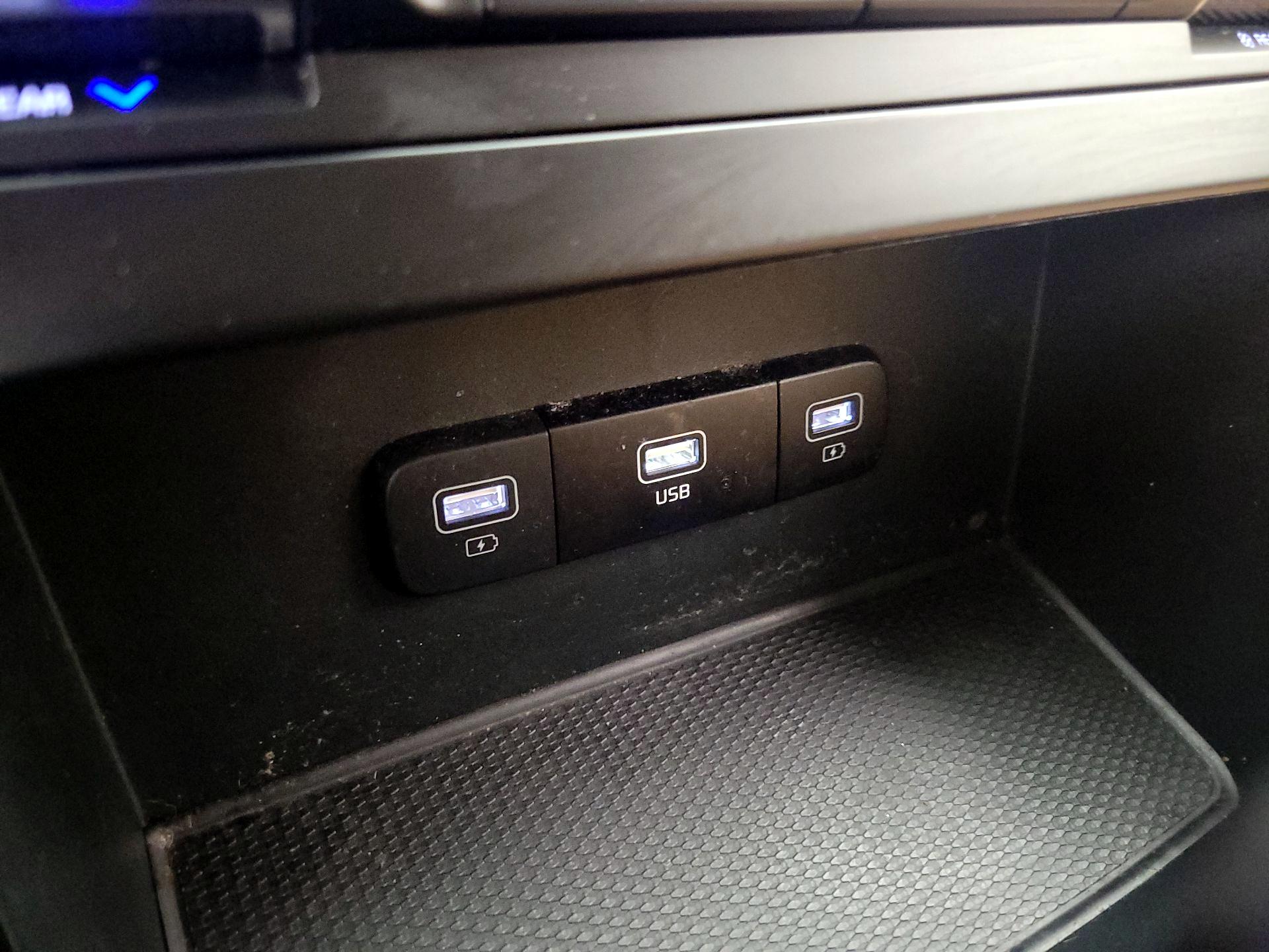 Thumbnail: 2024 Kia Carnival - 18