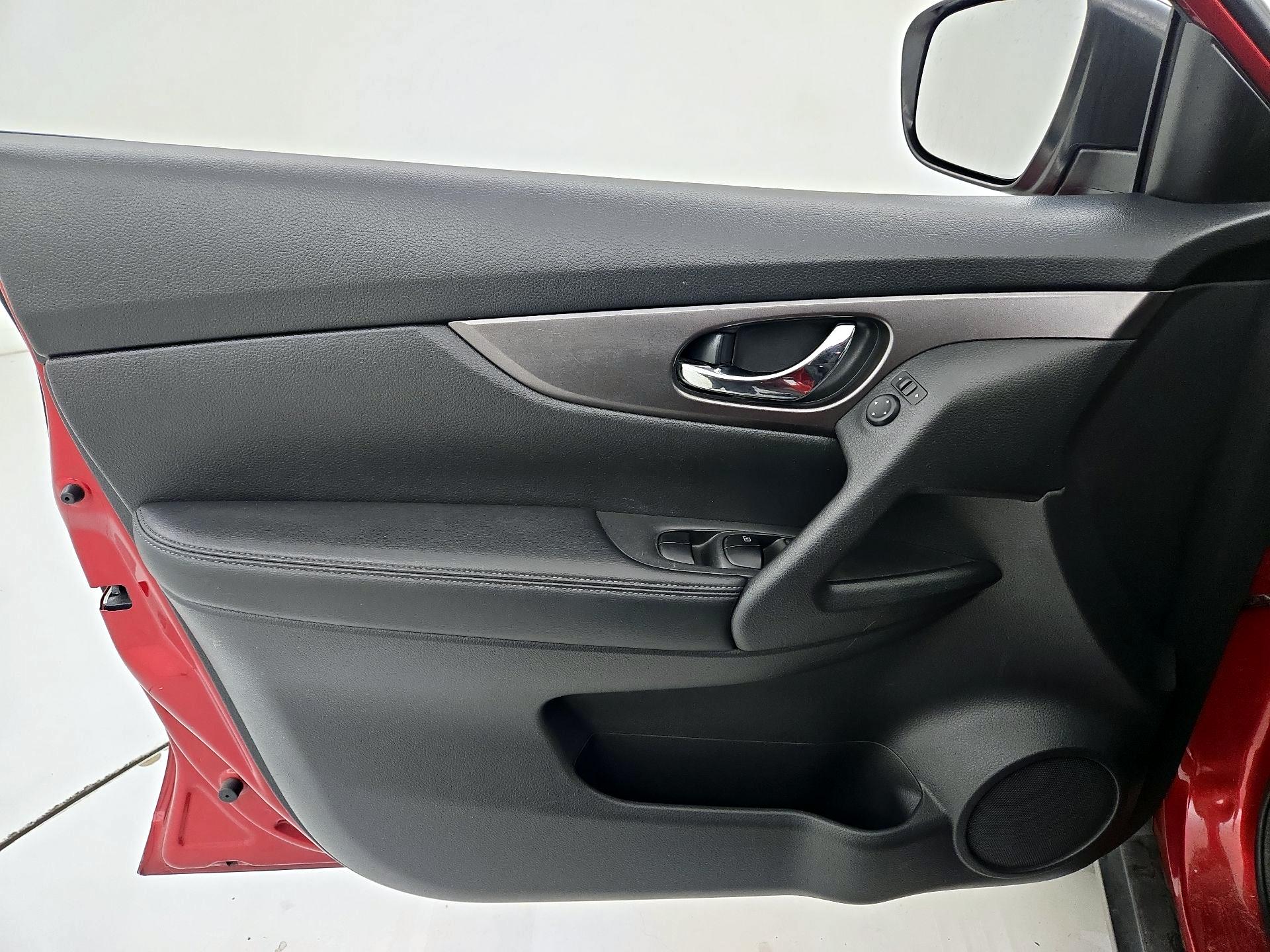 Thumbnail: 2016 Nissan Rogue - 12