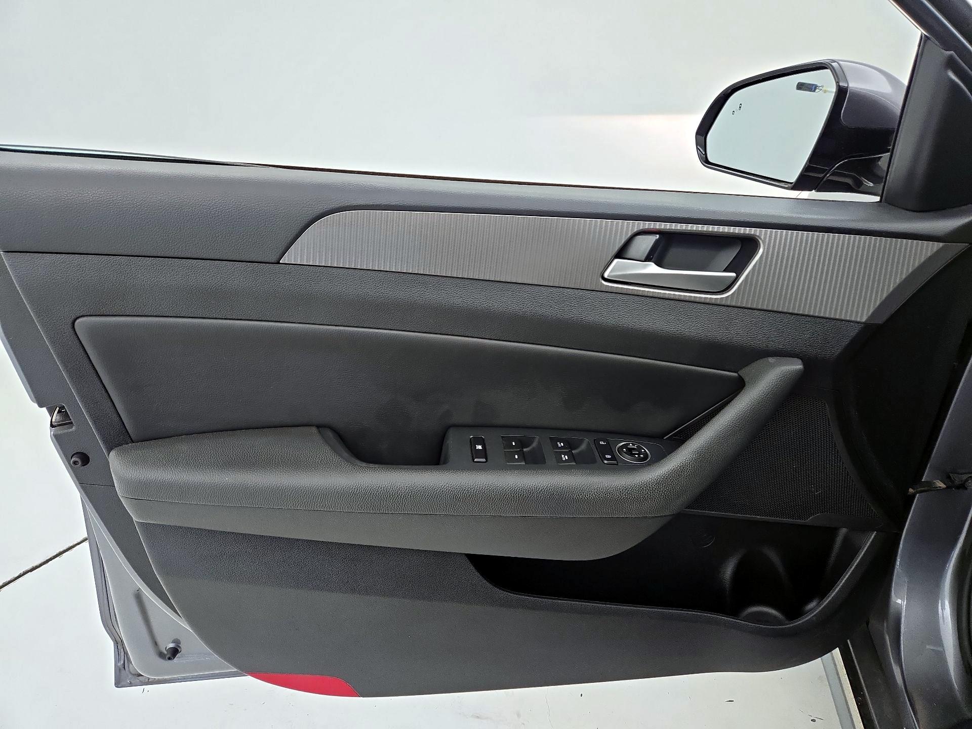 Thumbnail: 2019 Hyundai Sonata - 12