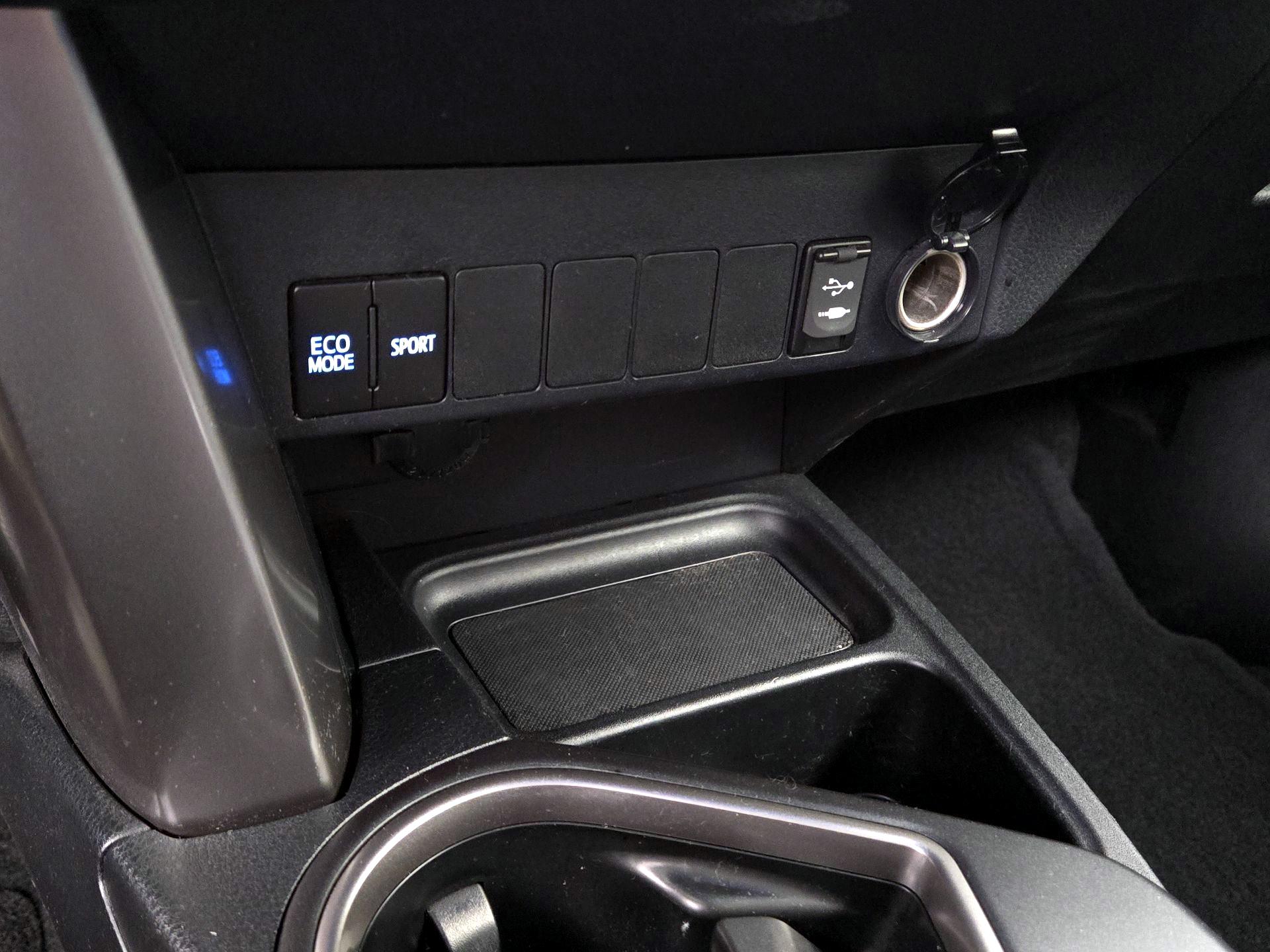 Thumbnail: 2018 Toyota RAV4 - 18