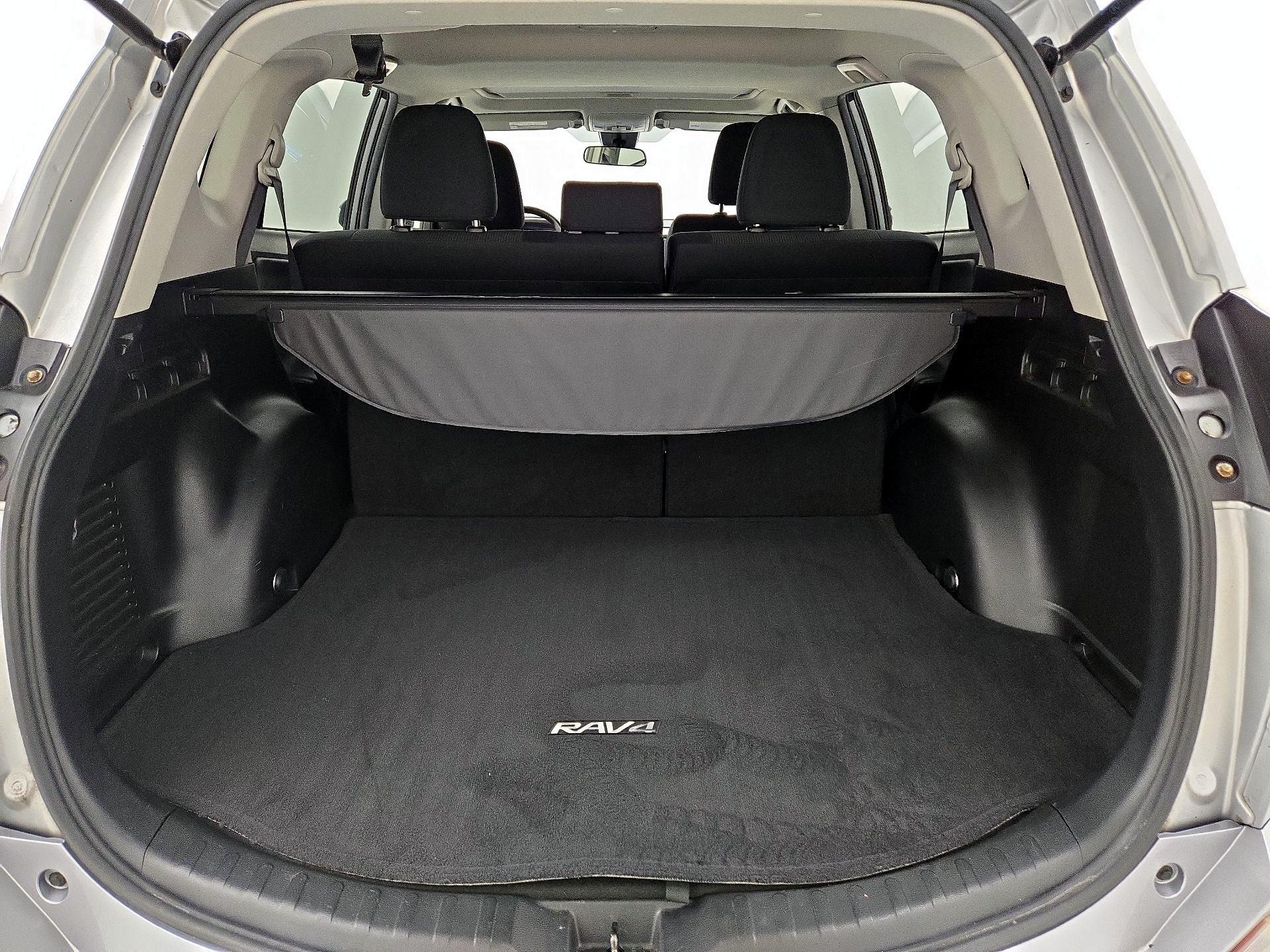 Thumbnail: 2018 Toyota RAV4 - 20