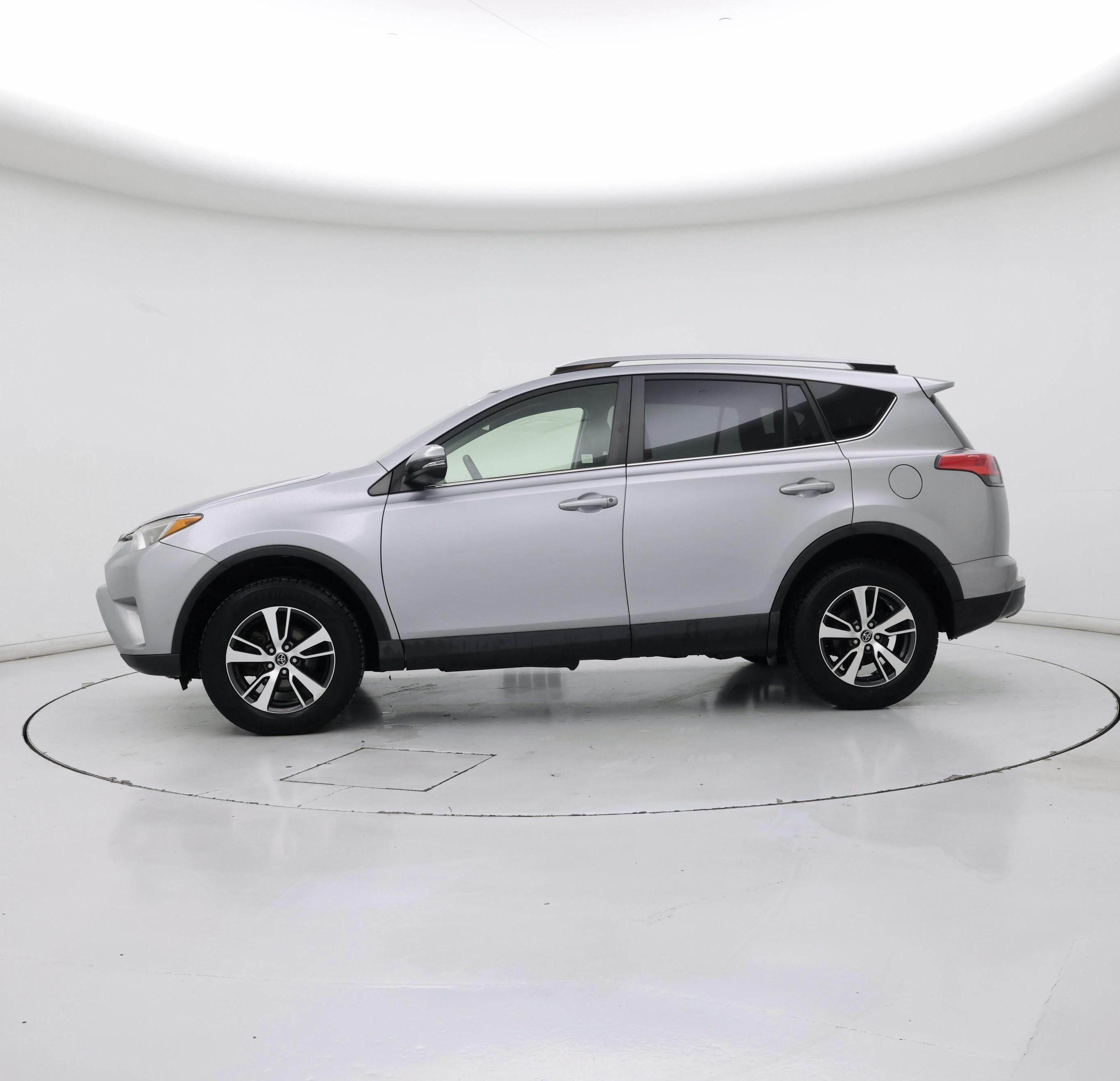 Thumbnail: 2018 Toyota RAV4 - 3