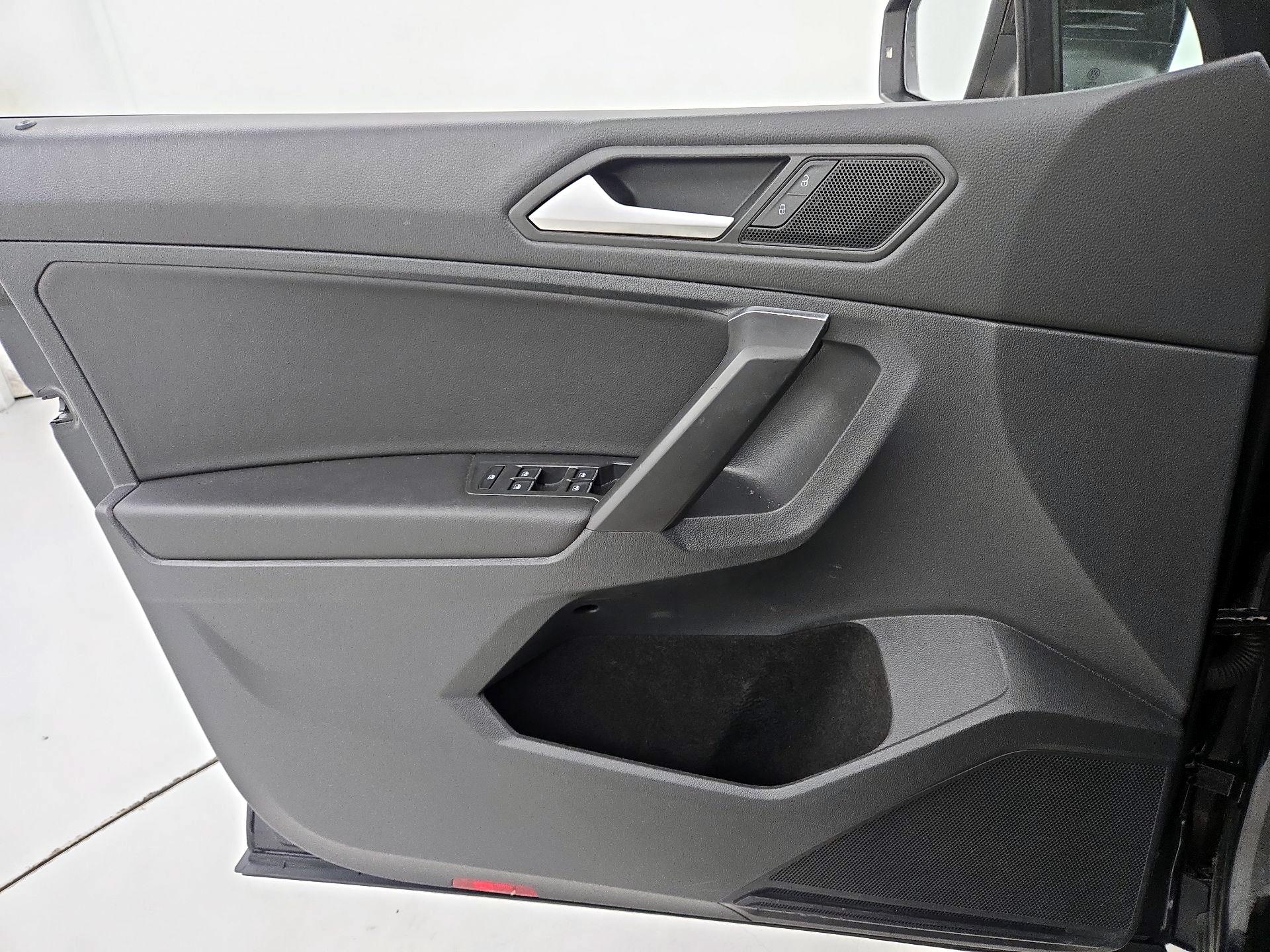 Thumbnail: 2021 Volkswagen Tiguan - 12