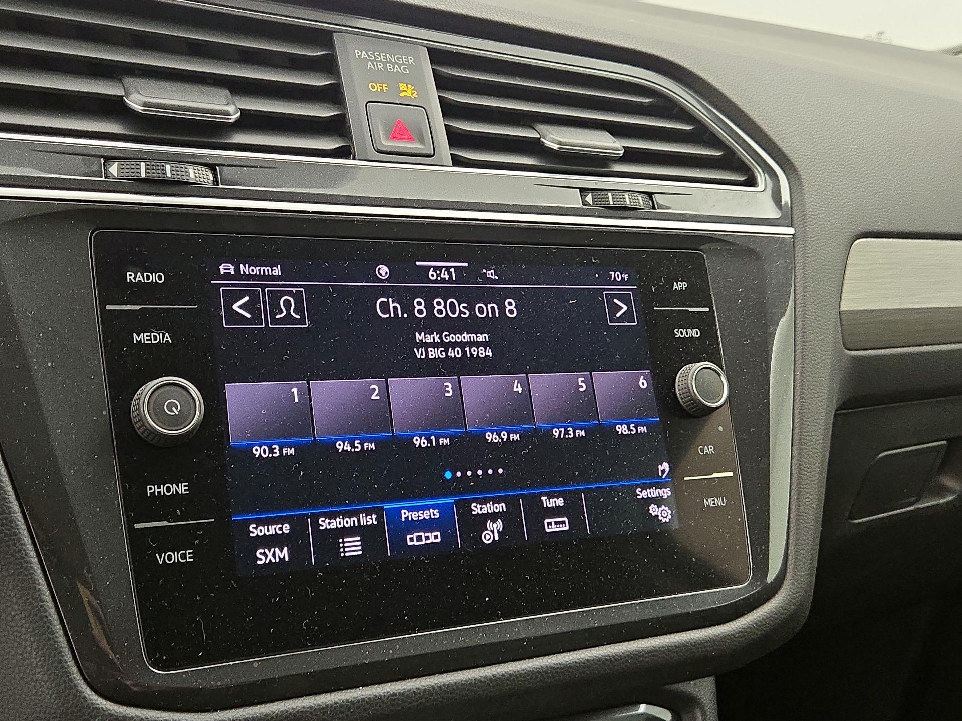 Thumbnail: 2021 Volkswagen Tiguan - 15