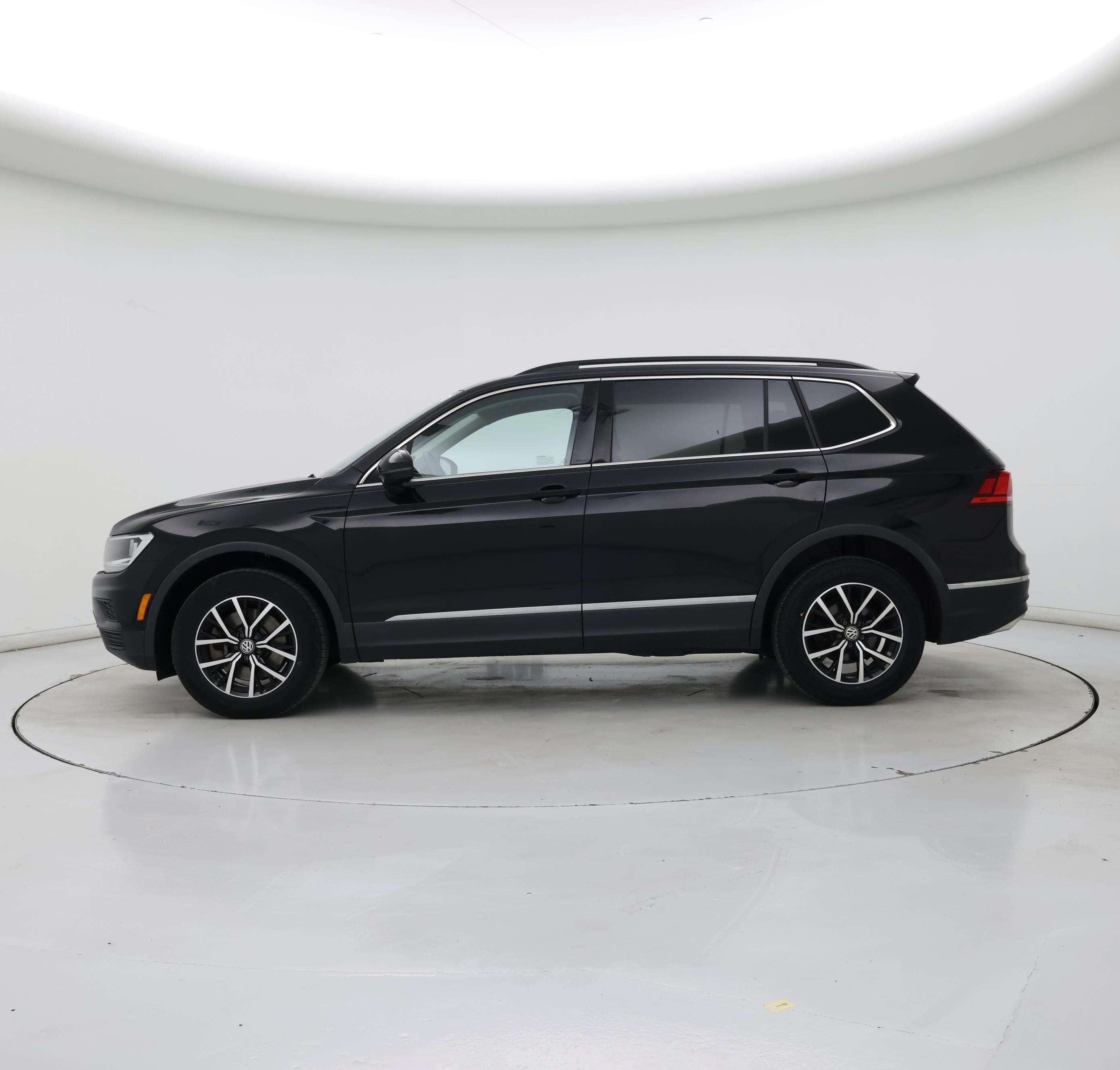 Thumbnail: 2021 Volkswagen Tiguan - 3