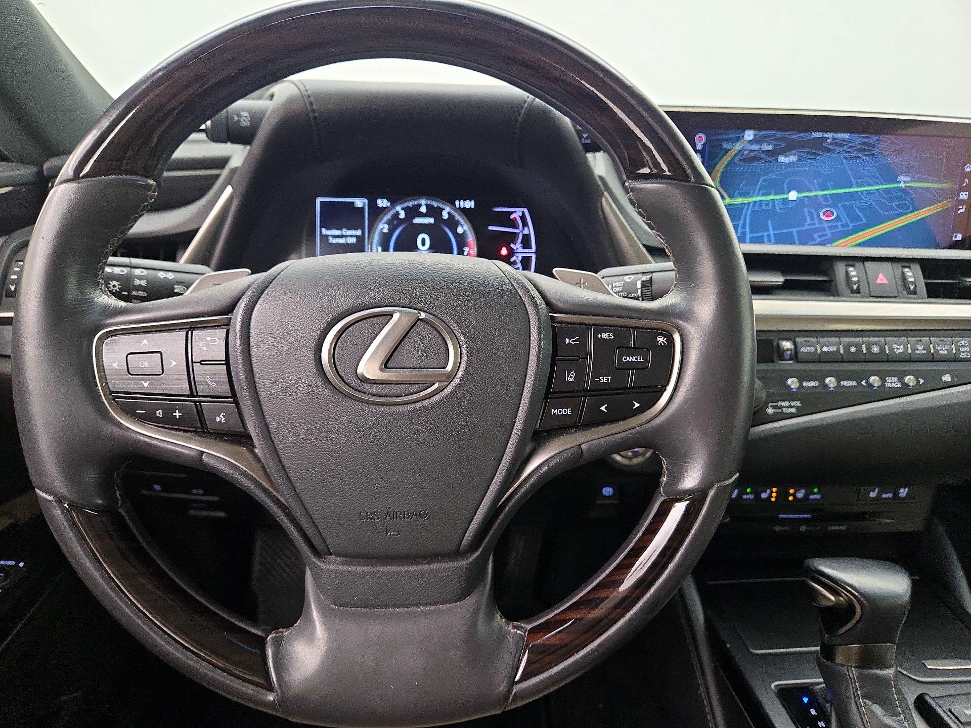 Thumbnail: 2020 Lexus ES - 10