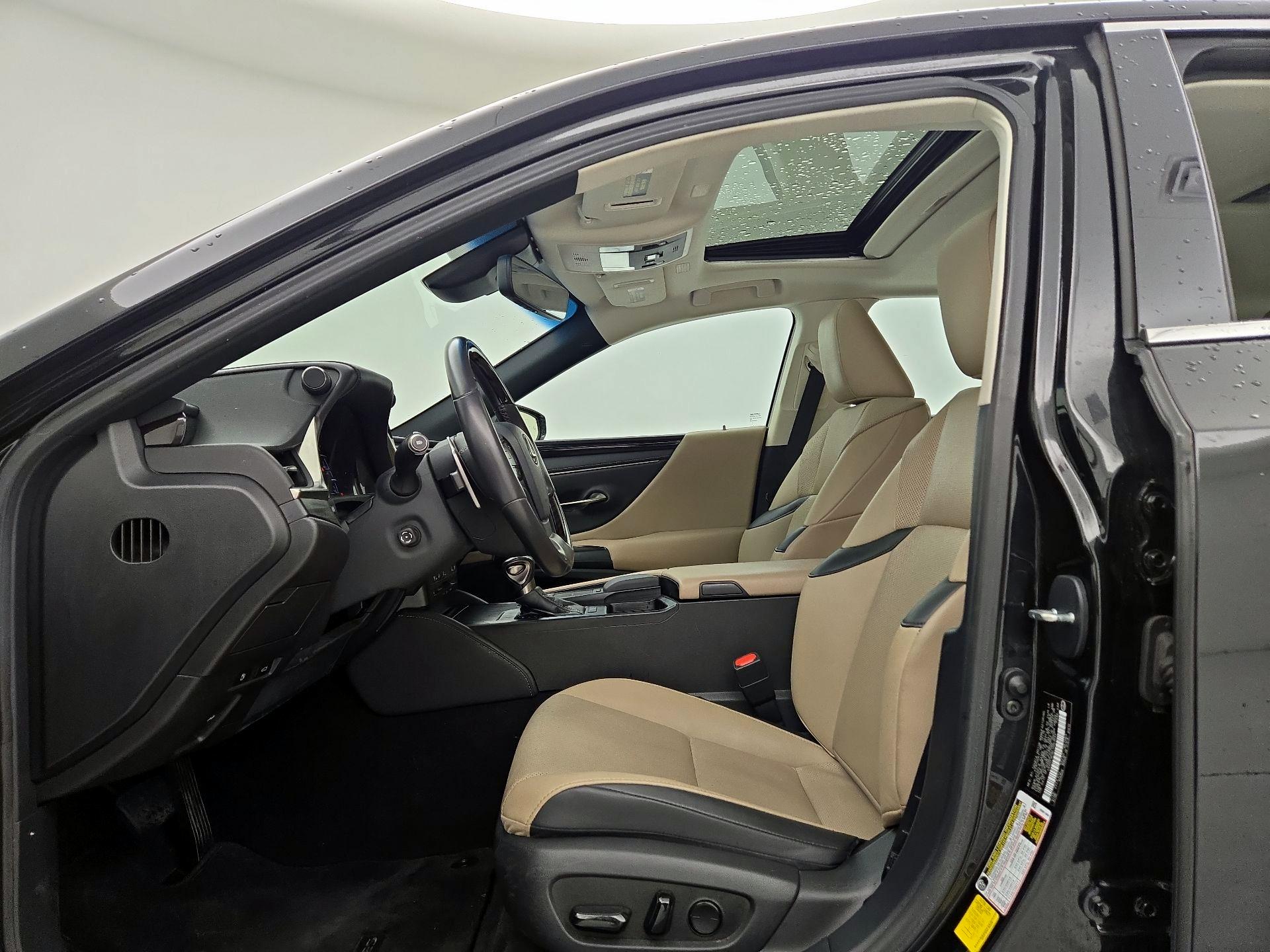 Thumbnail: 2020 Lexus ES - 11