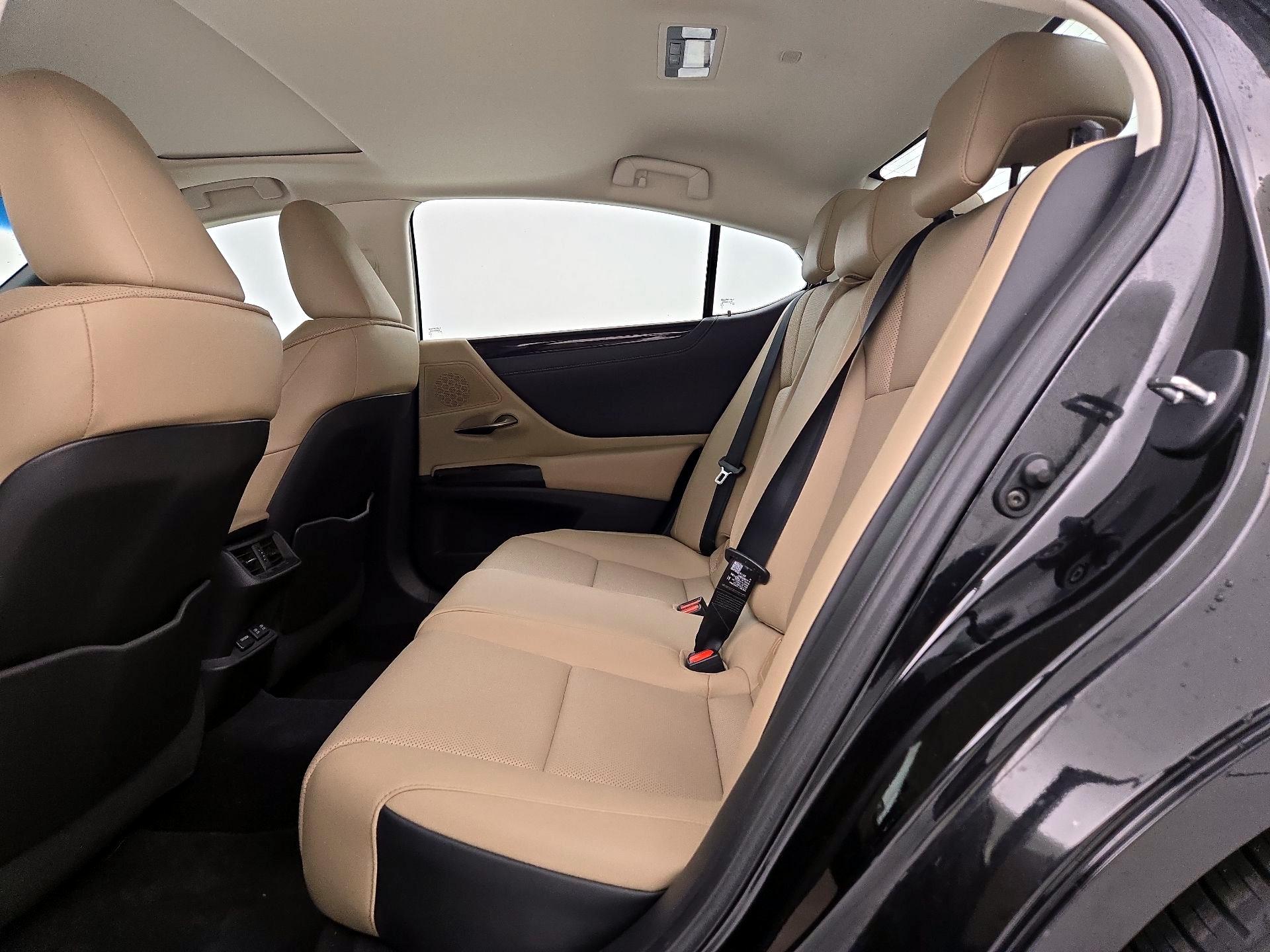 Thumbnail: 2020 Lexus ES - 20