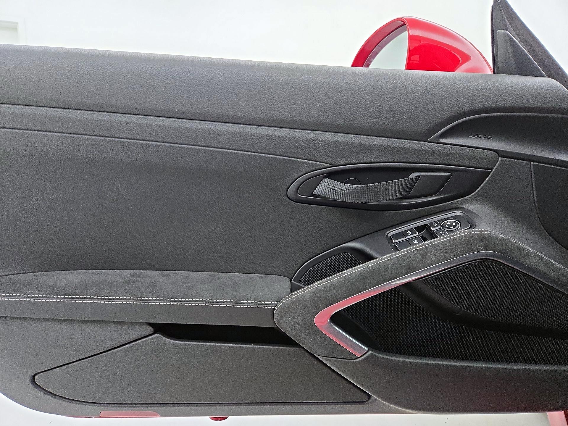 Thumbnail: 2016 Porsche Cayman - 12