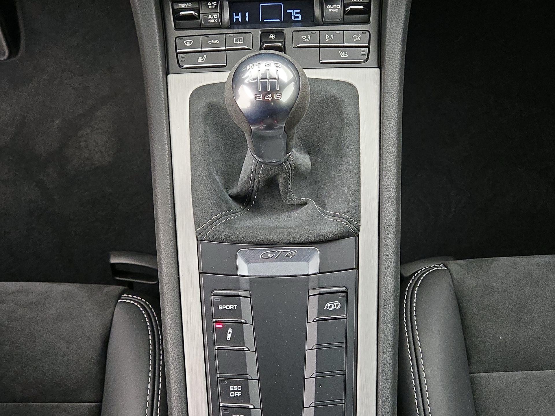 Thumbnail: 2016 Porsche Cayman - 16