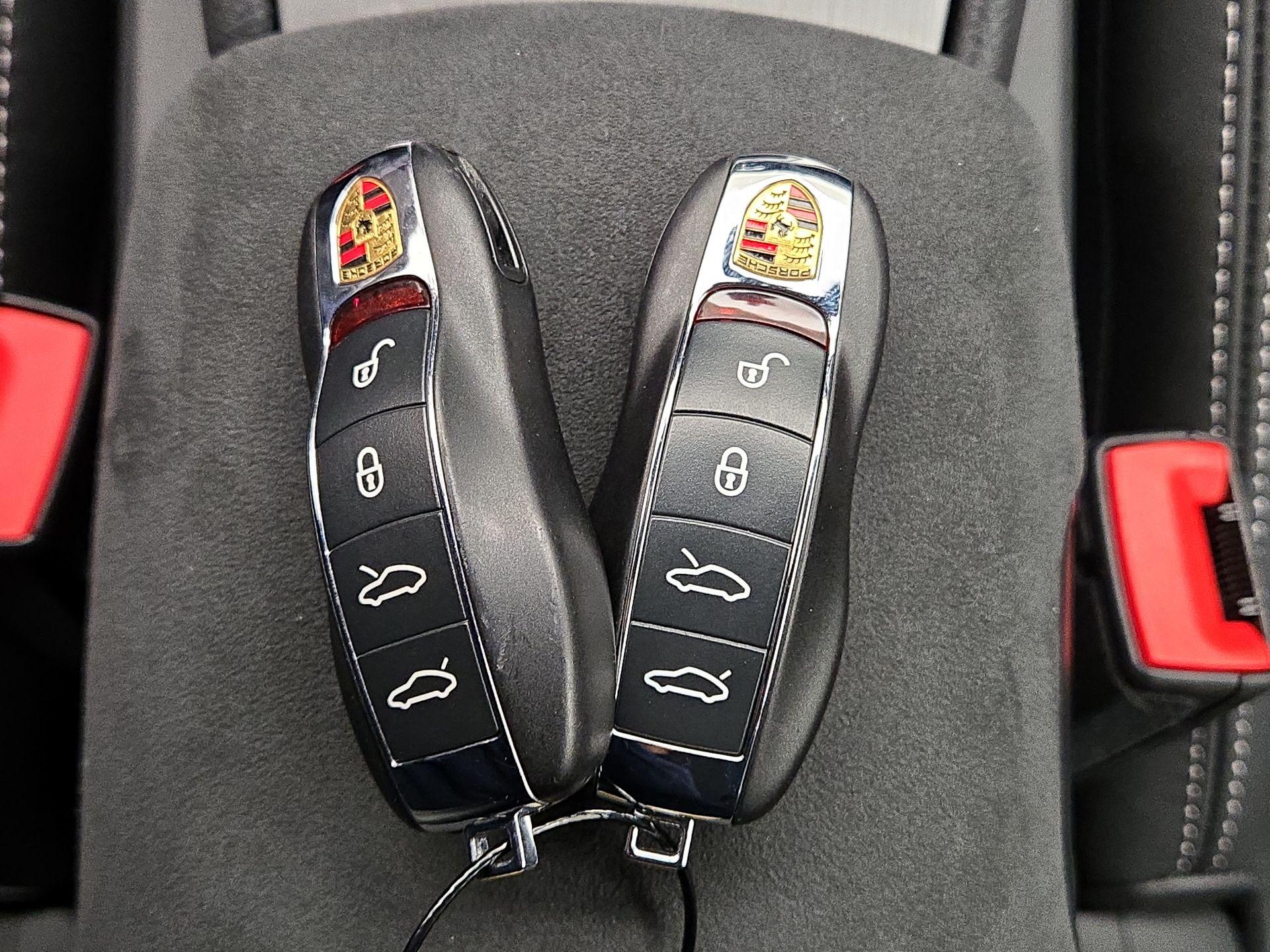 Thumbnail: 2016 Porsche Cayman - 20