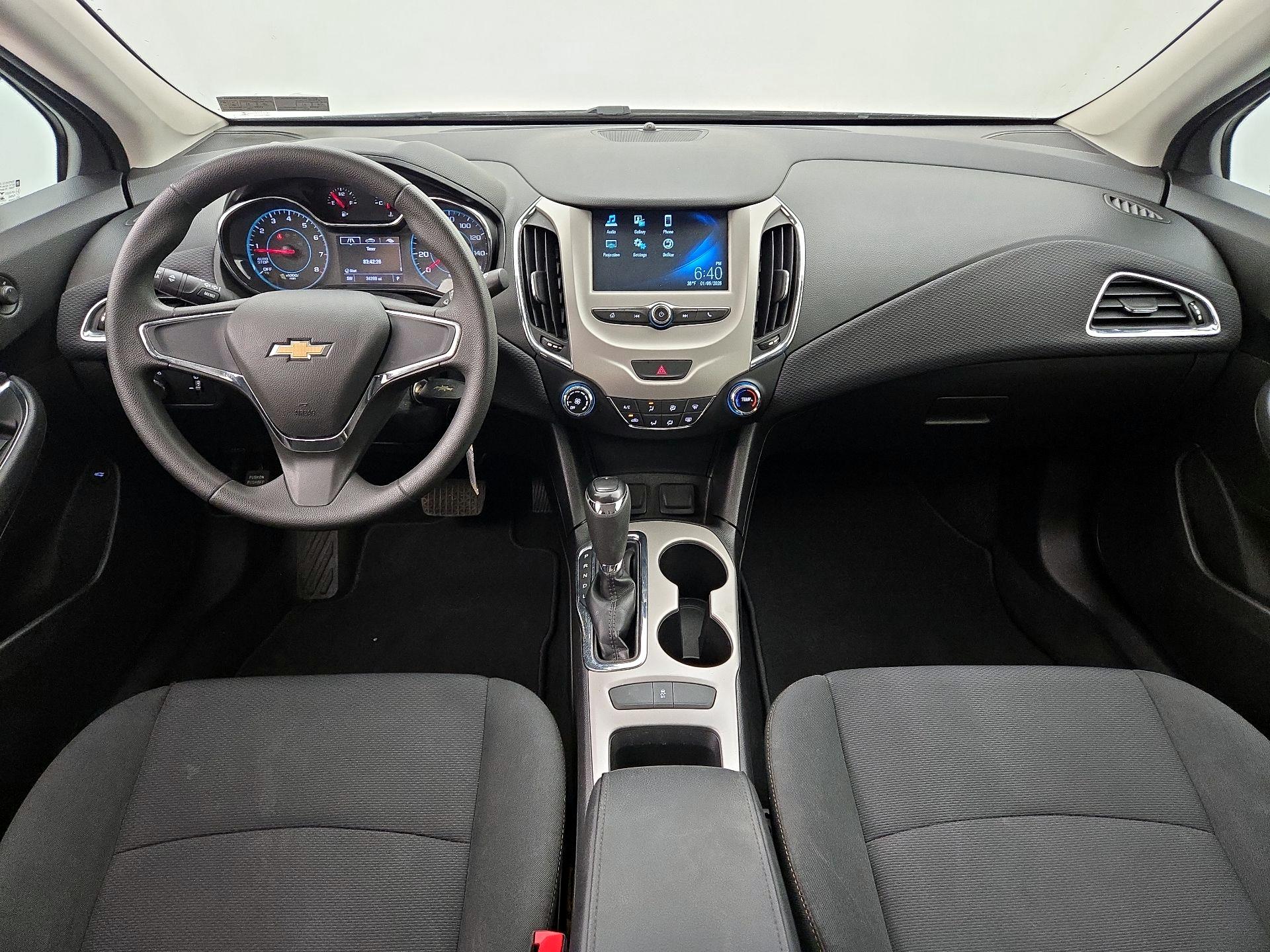 Thumbnail: 2018 Chevrolet Cruze - 9