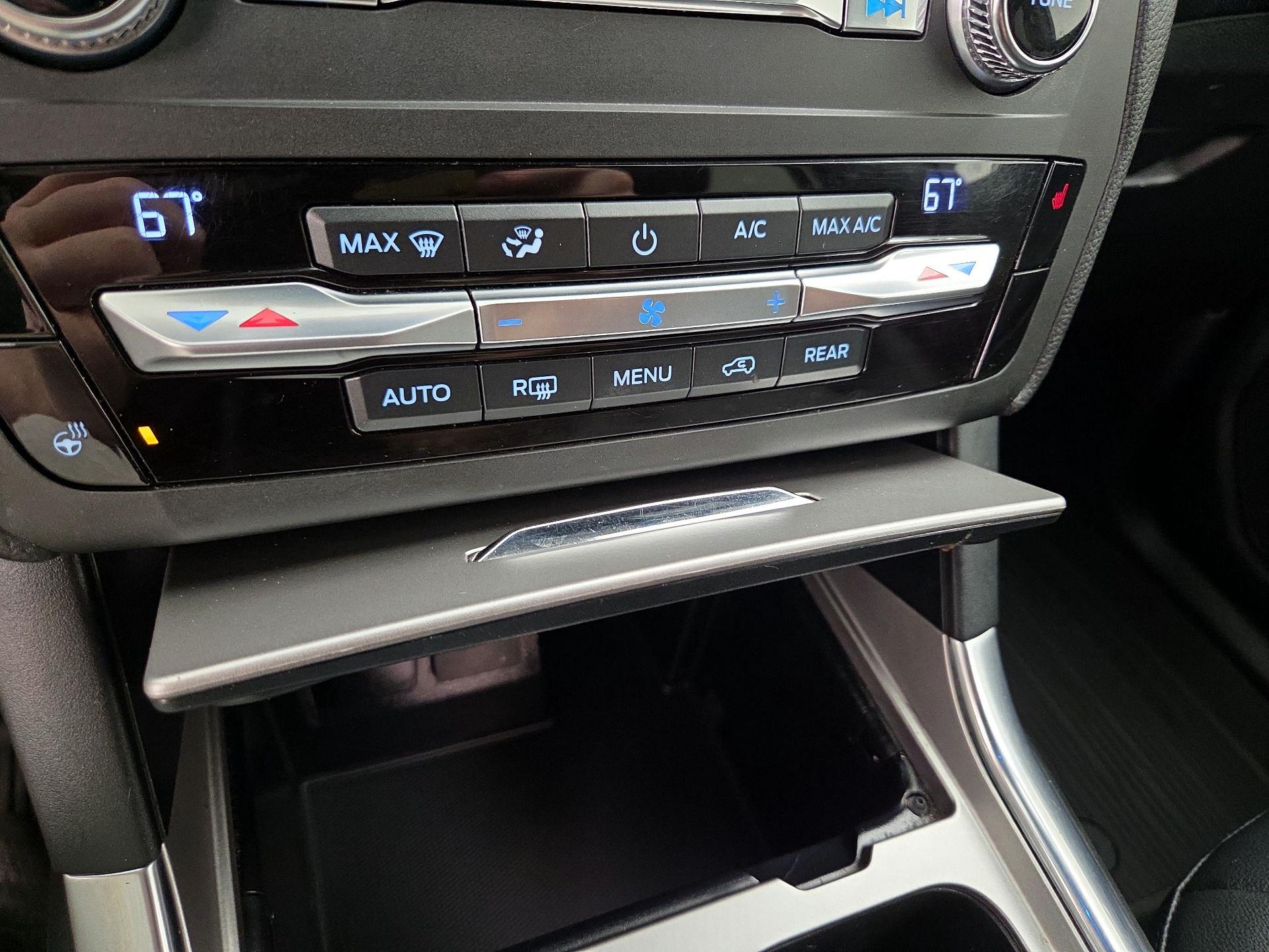 Thumbnail: 2020 Ford Explorer - 17