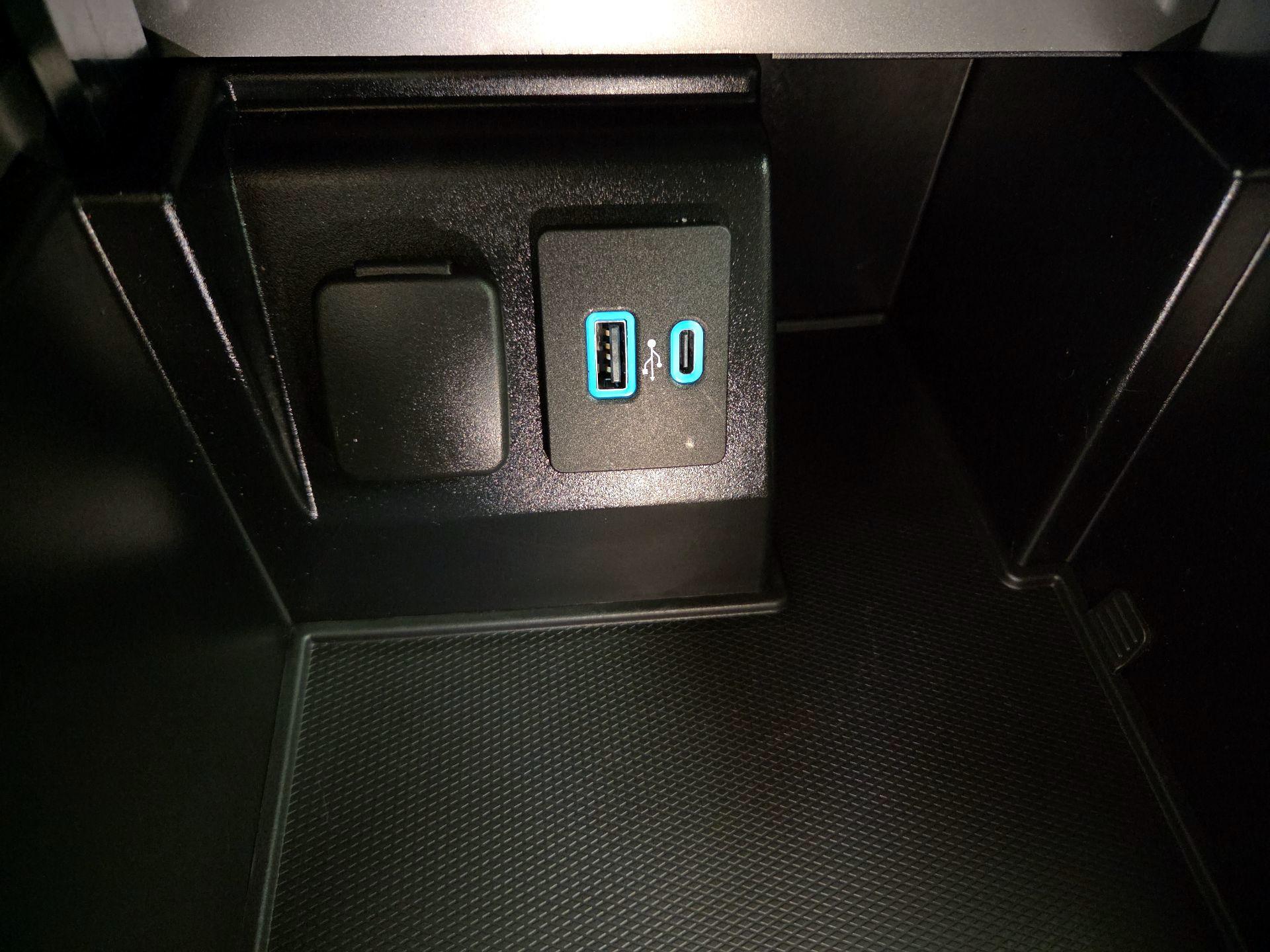 Thumbnail: 2020 Ford Explorer - 19