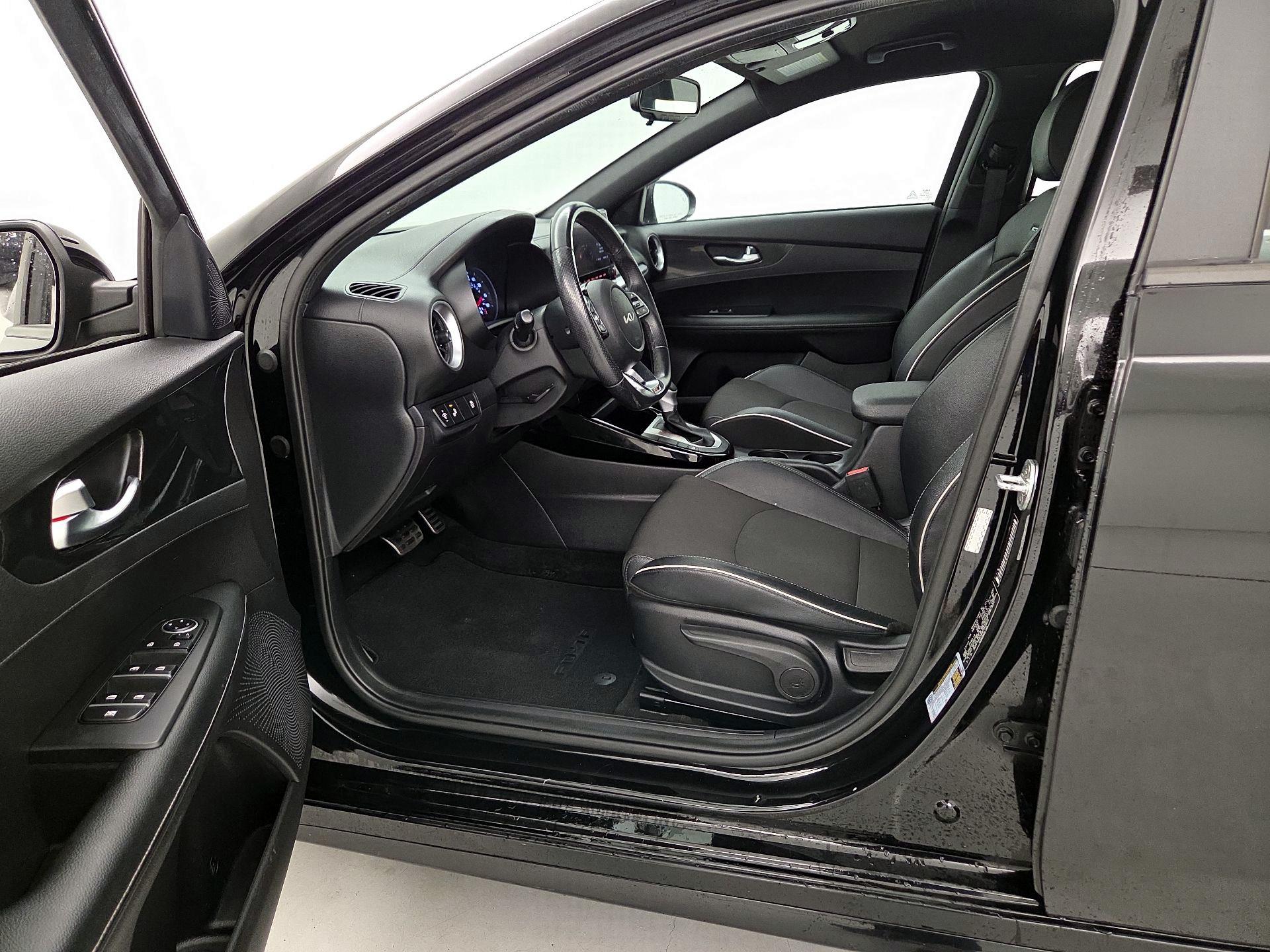 Thumbnail: 2022 Kia Forte - 11