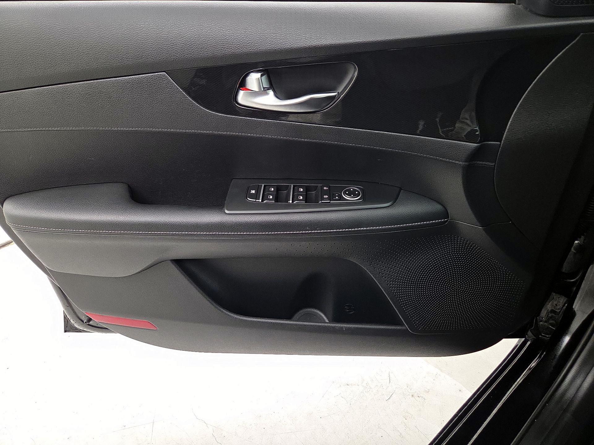 Thumbnail: 2022 Kia Forte - 12