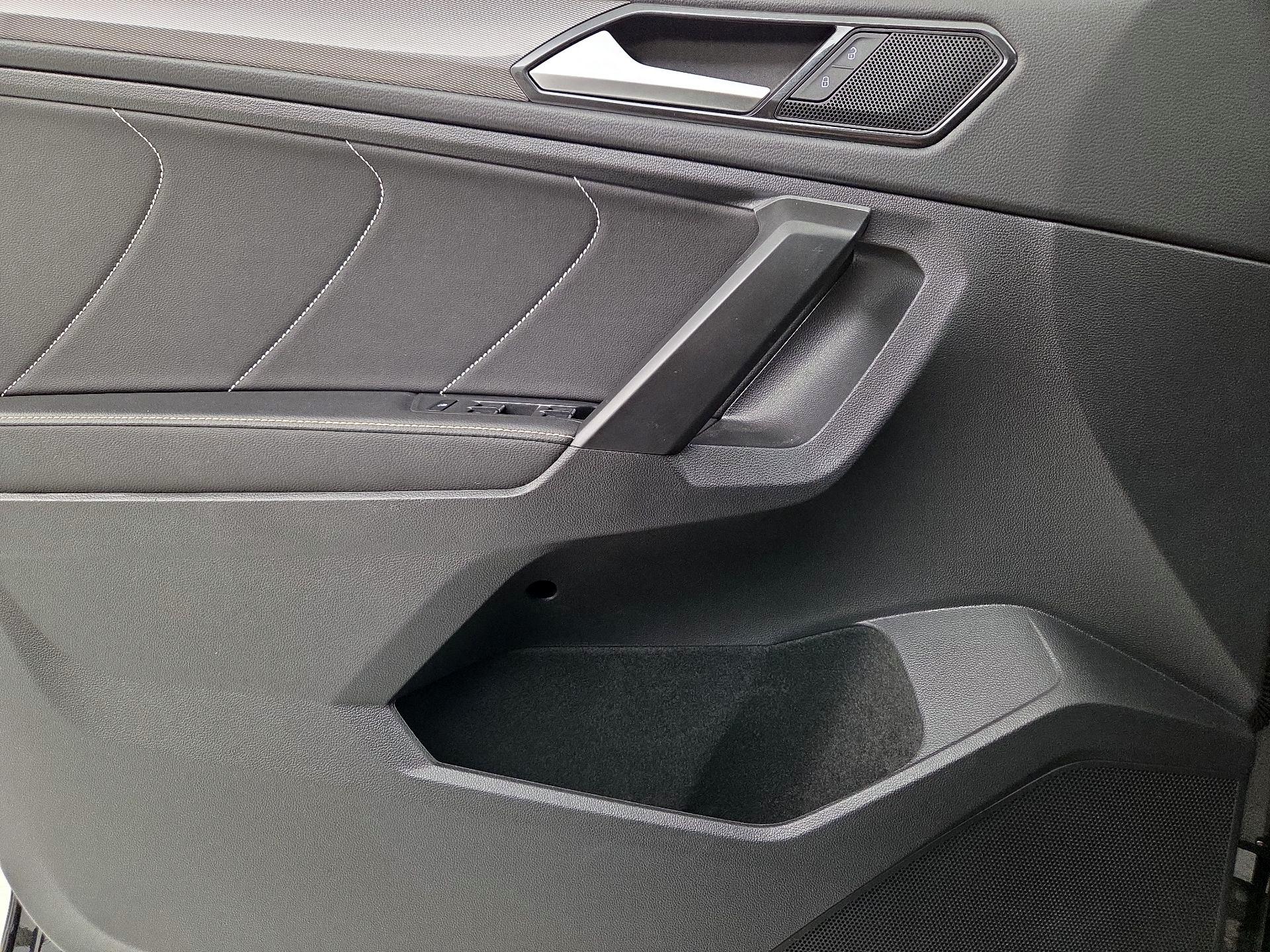 Thumbnail: 2023 Volkswagen Tiguan - 12