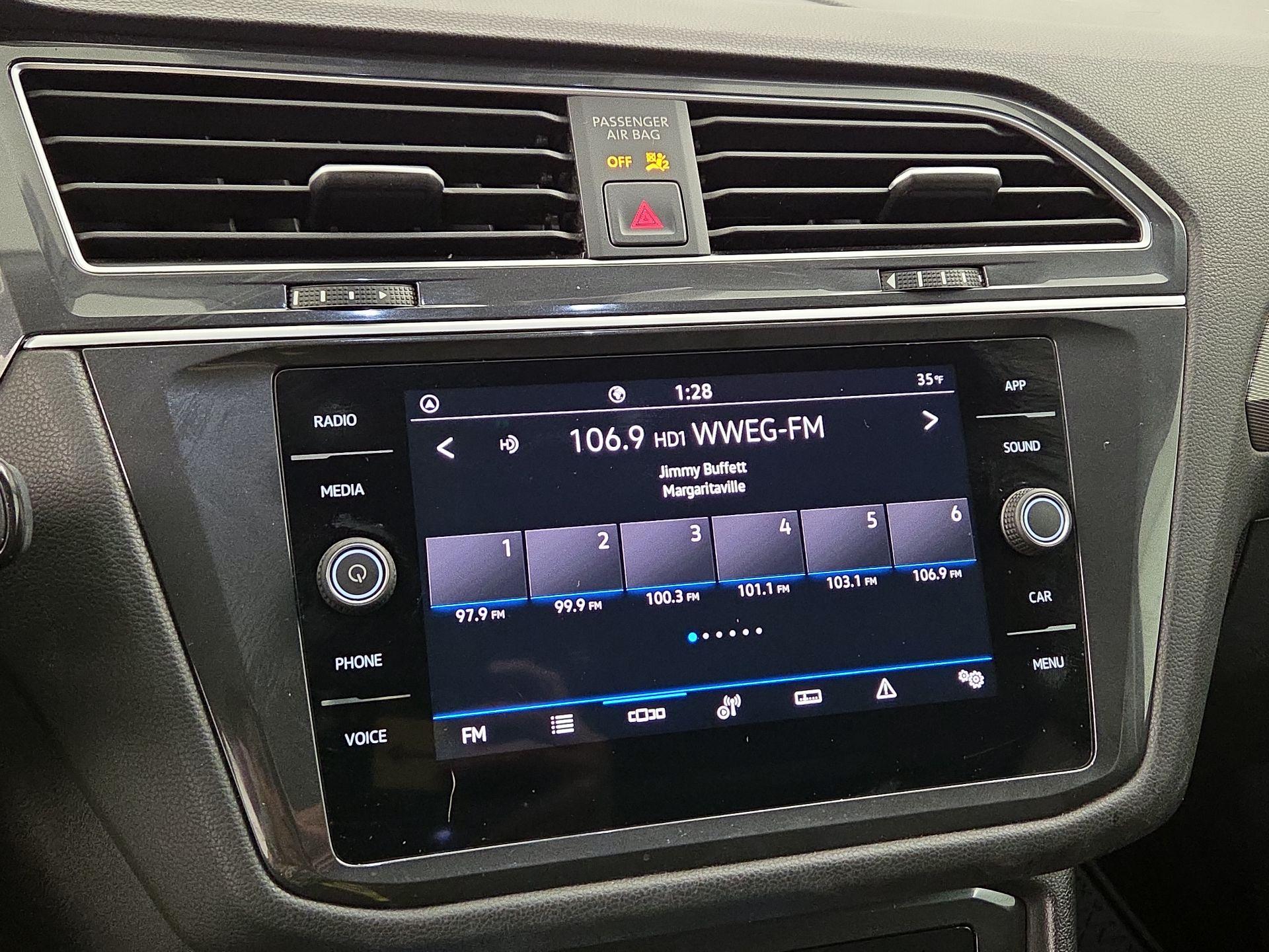 Thumbnail: 2023 Volkswagen Tiguan - 15