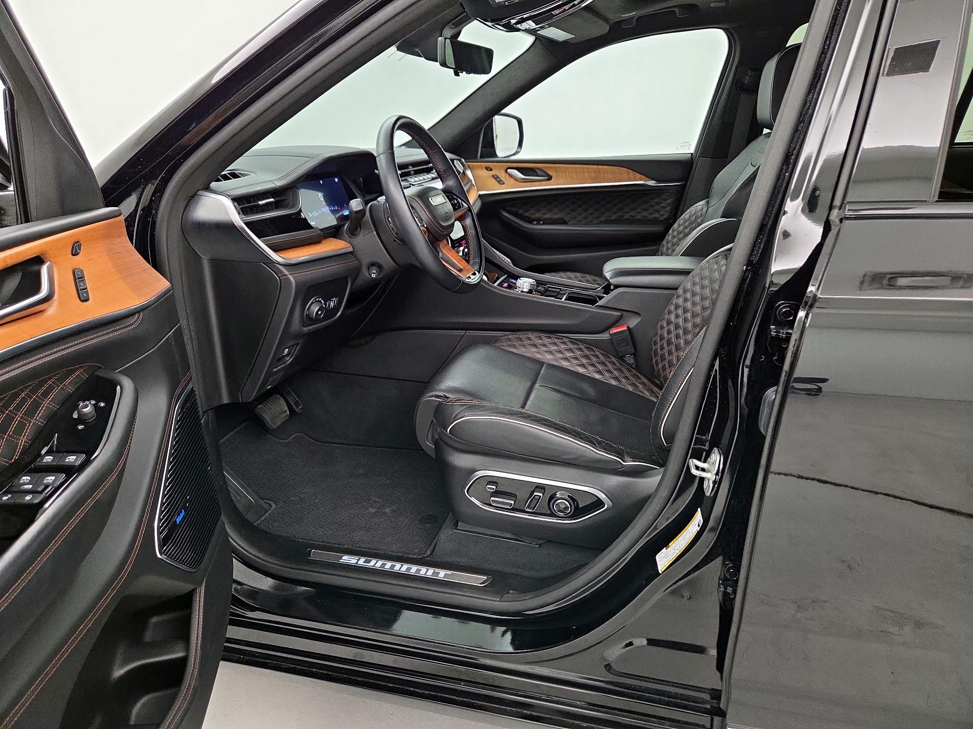 Thumbnail: 2023 Jeep Grand Cherokee - 11