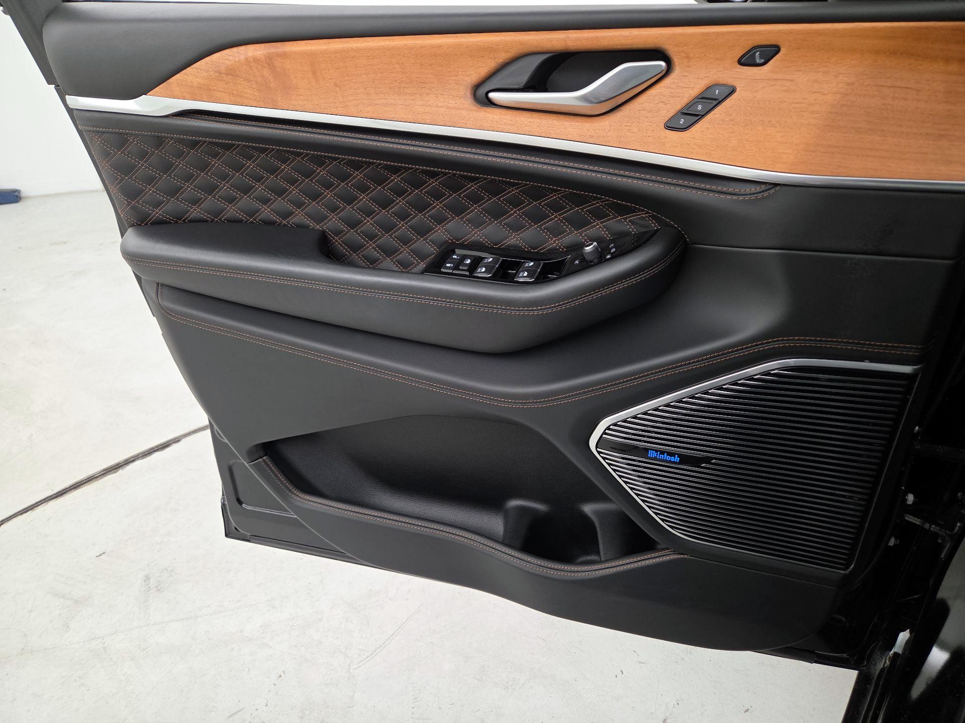 Thumbnail: 2023 Jeep Grand Cherokee - 12