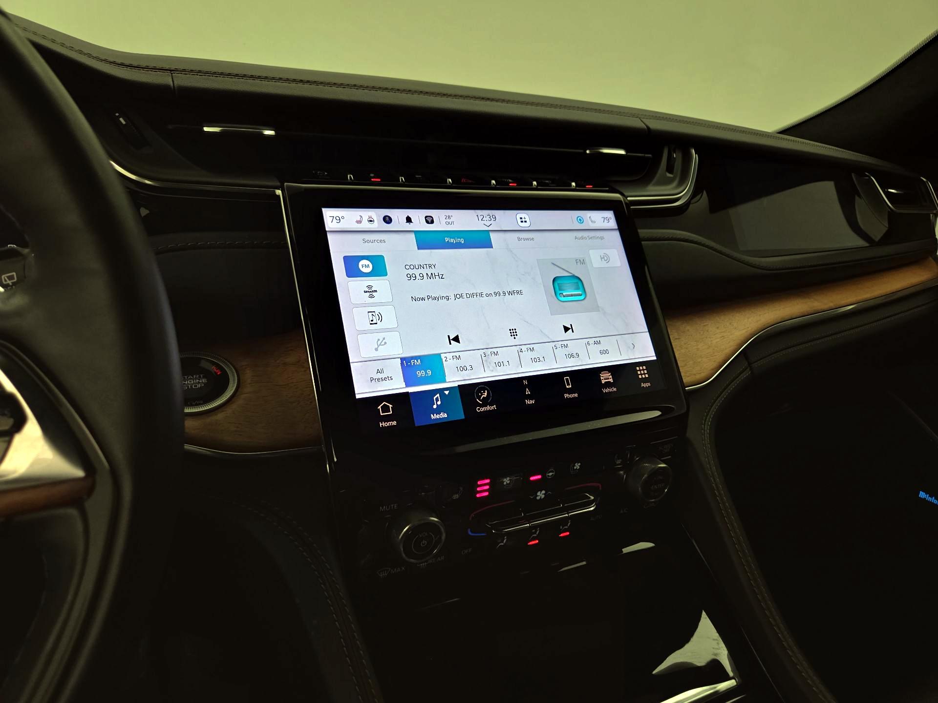 Thumbnail: 2023 Jeep Grand Cherokee - 16