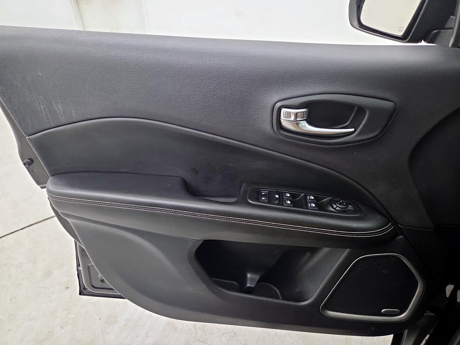 Thumbnail: 2021 Jeep Compass - 12