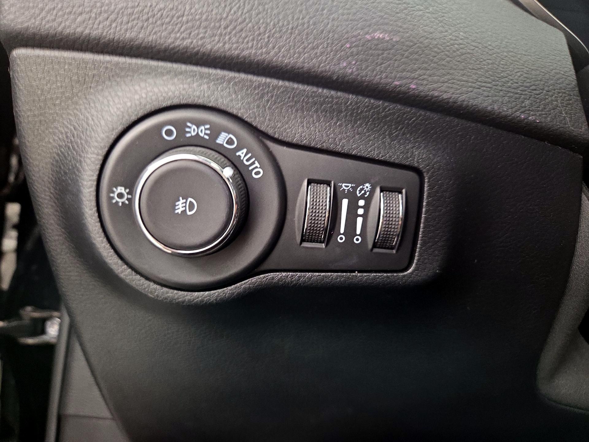 Thumbnail: 2021 Jeep Compass - 13