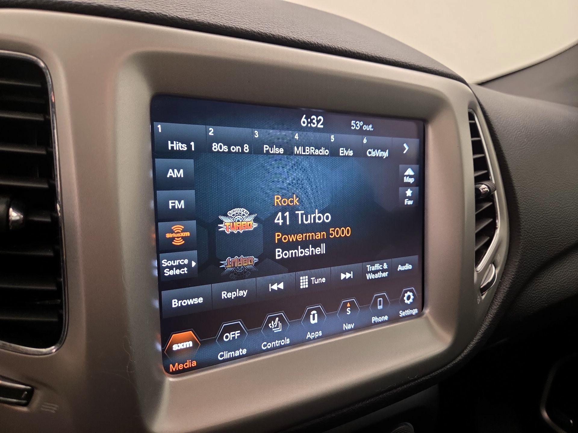 Thumbnail: 2021 Jeep Compass - 16