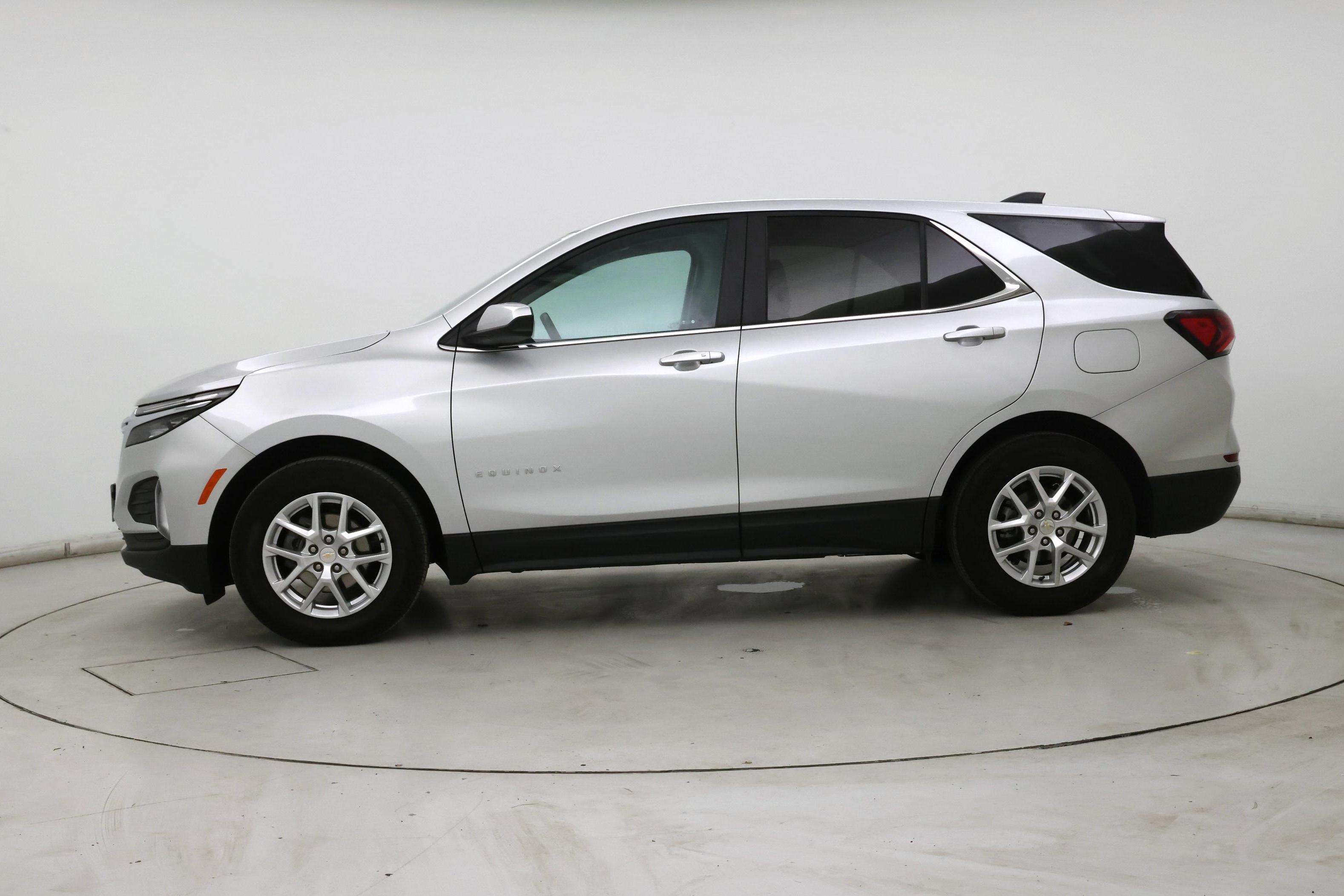 Thumbnail: 2022 Chevrolet Equinox - 3