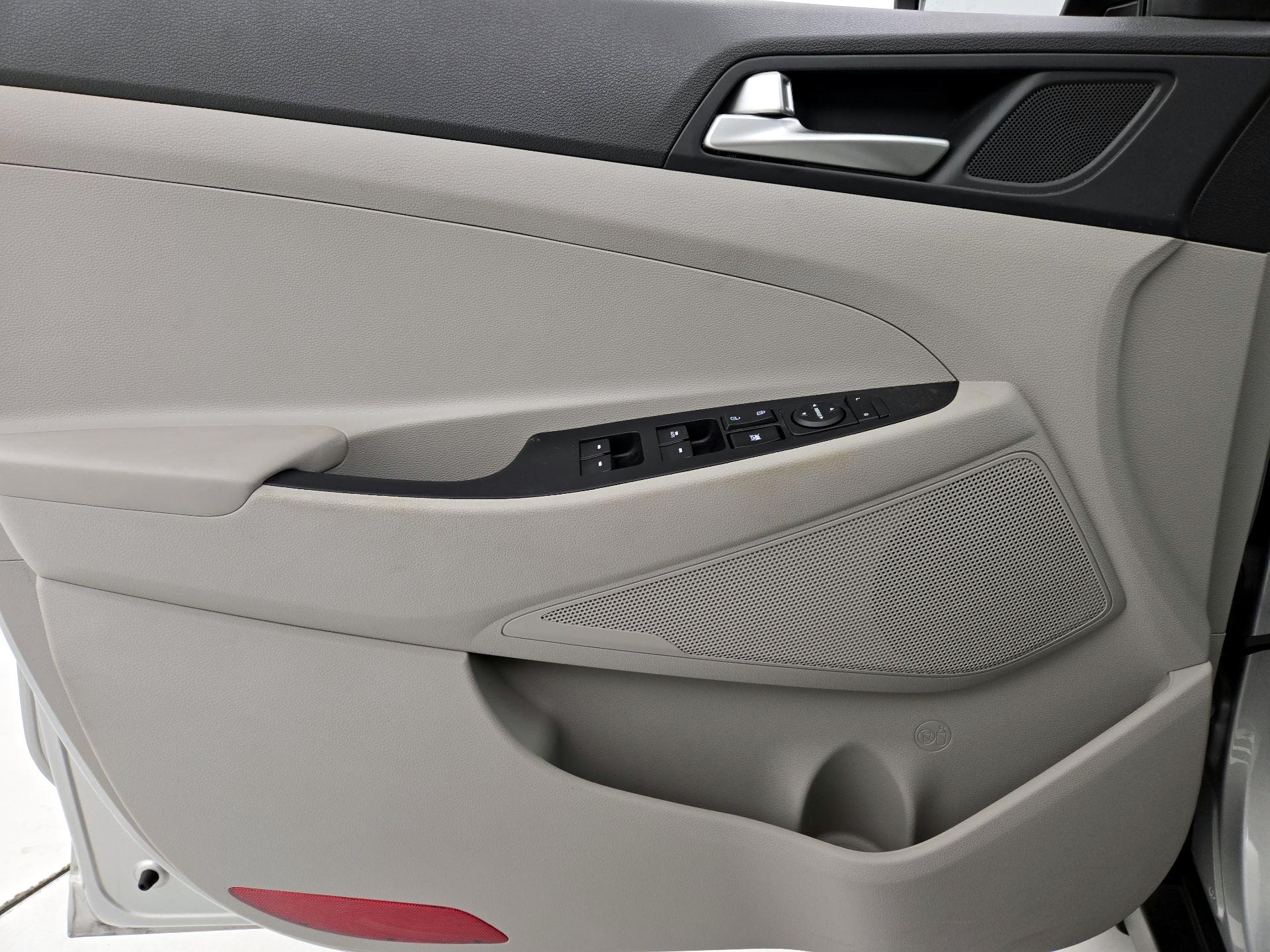 Thumbnail: 2020 Hyundai Tucson - 12