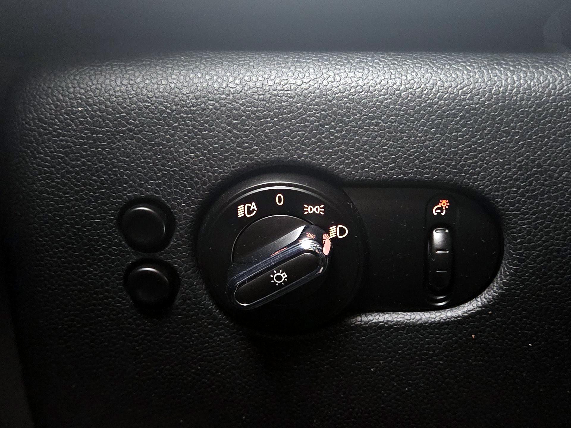 Thumbnail: 2016 MINI Cooper Hardtop - 13