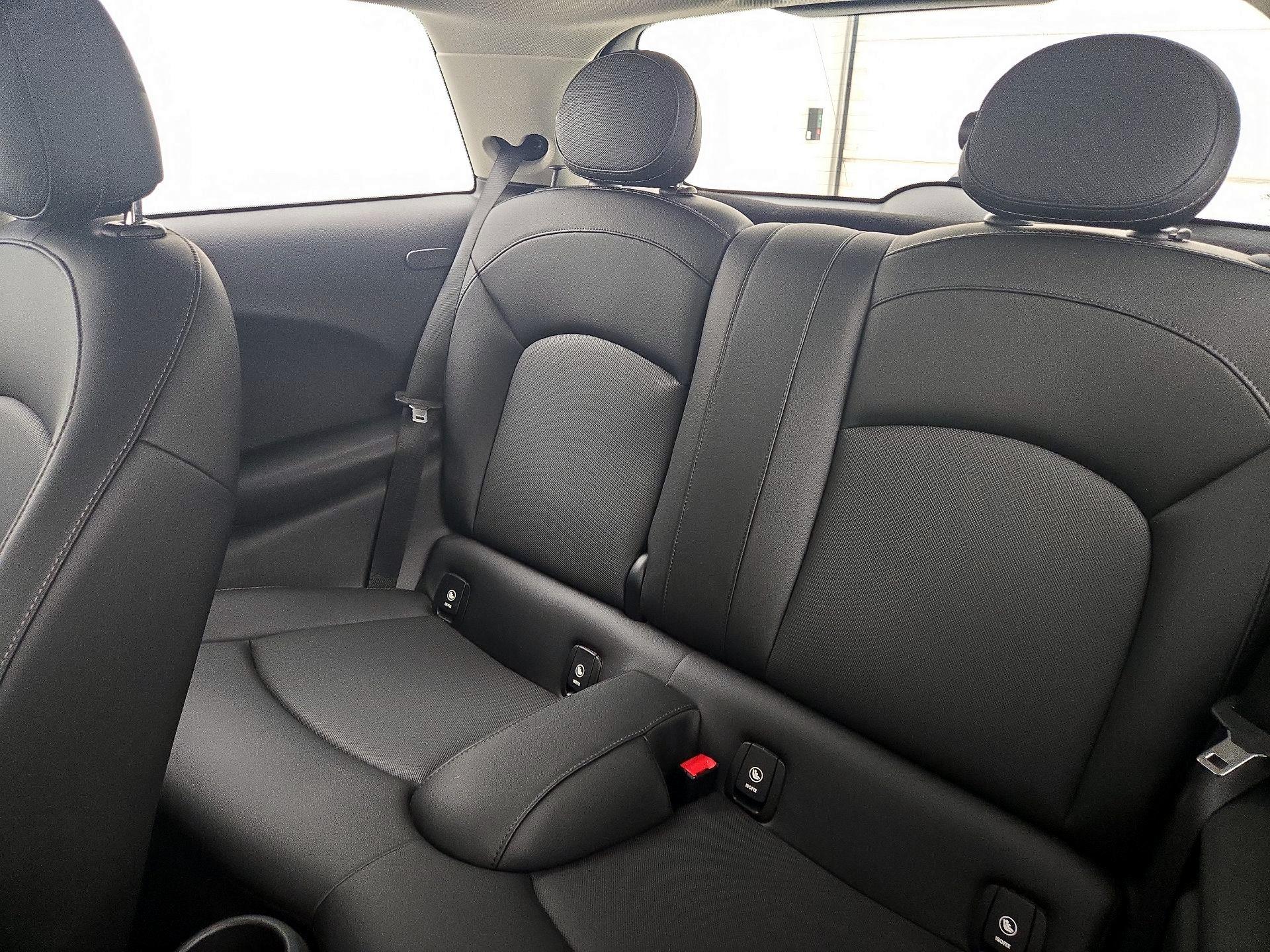 Thumbnail: 2016 MINI Cooper Hardtop - 18