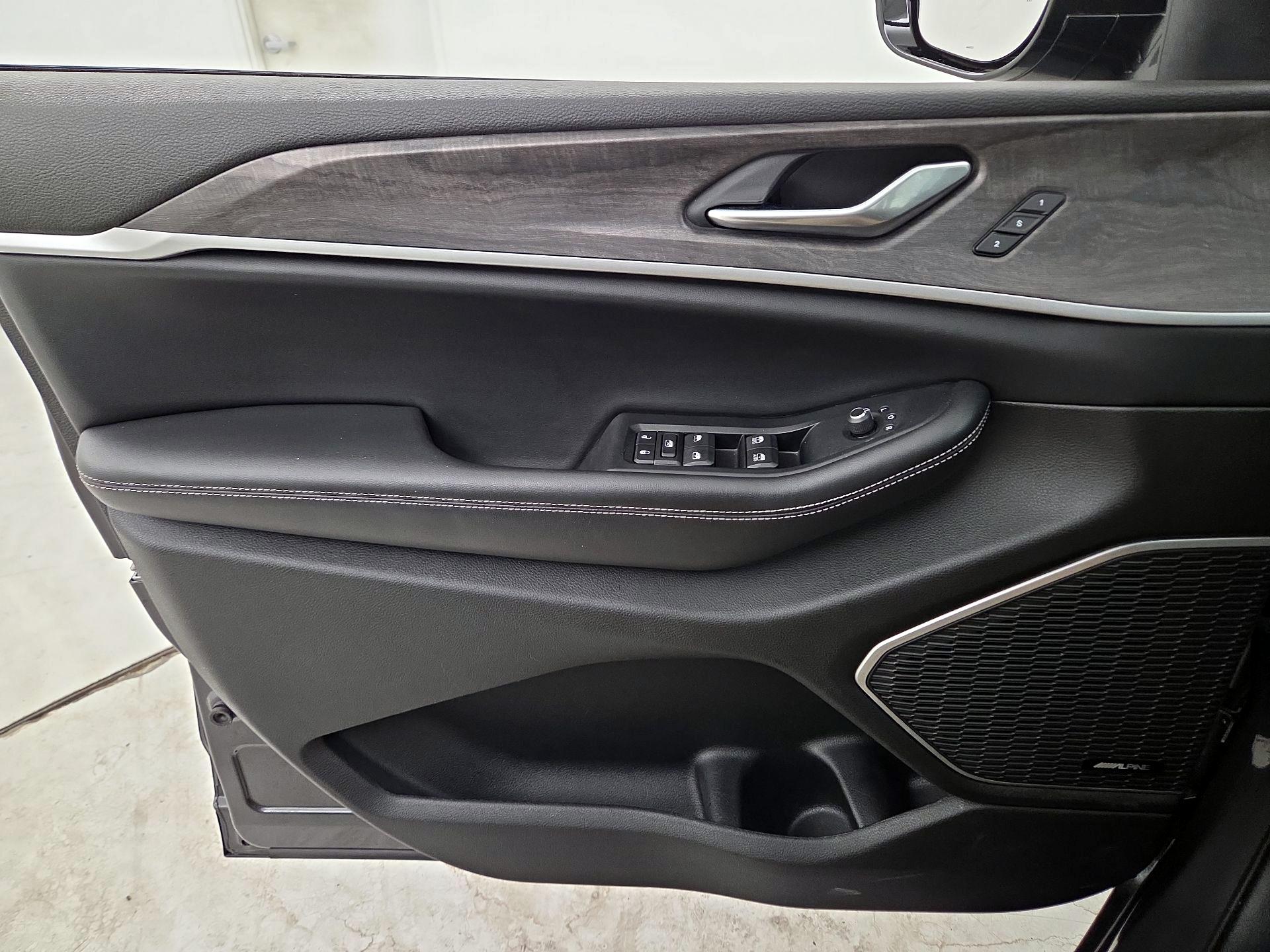 Thumbnail: 2022 Jeep Grand Cherokee - 12