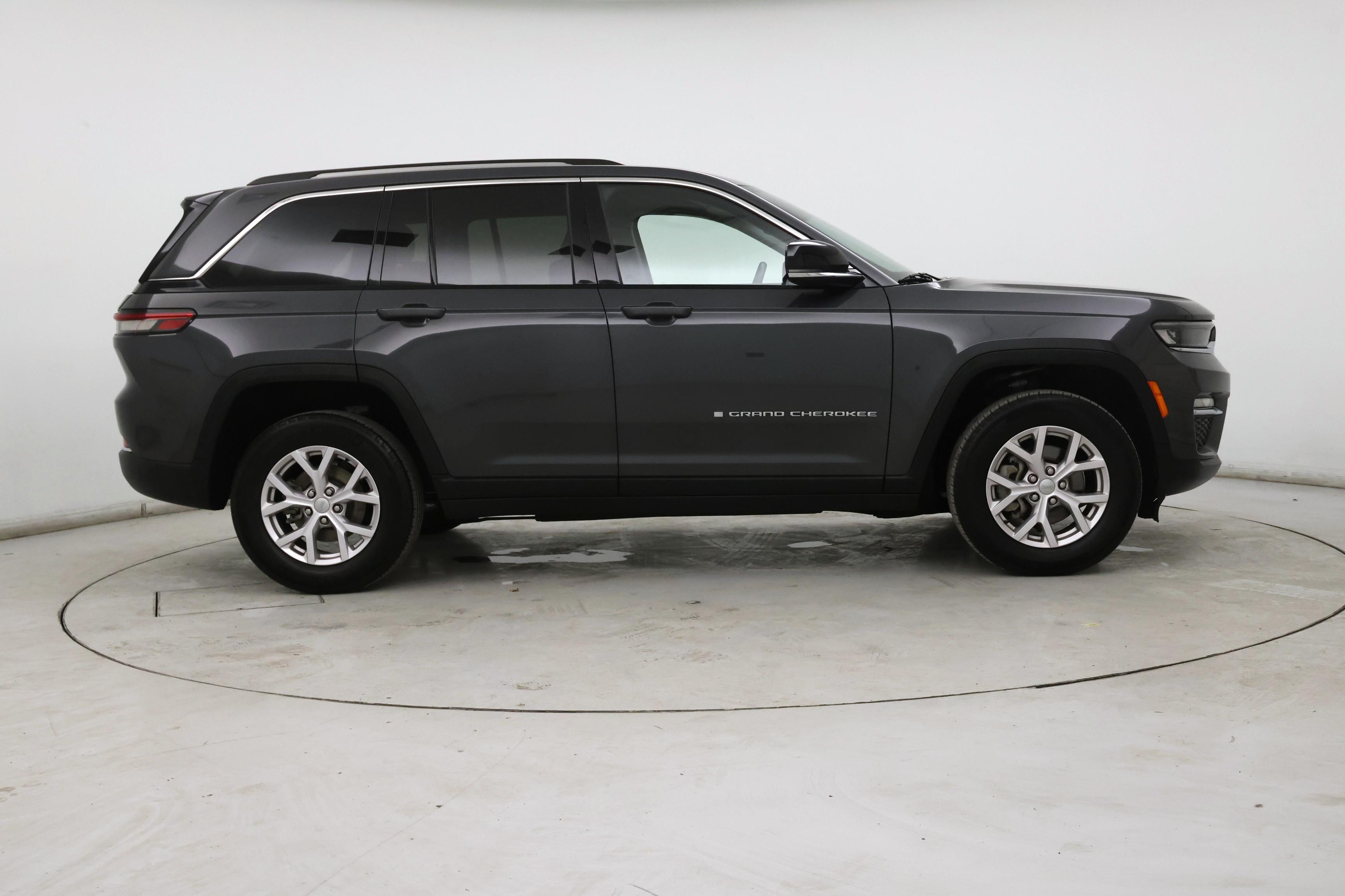 Thumbnail: 2022 Jeep Grand Cherokee - 7