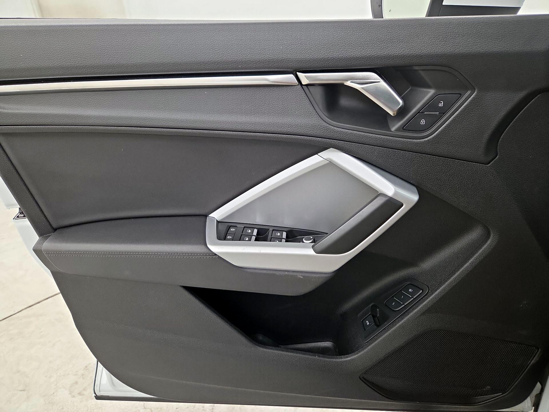 Thumbnail: 2023 Audi Q3 - 12