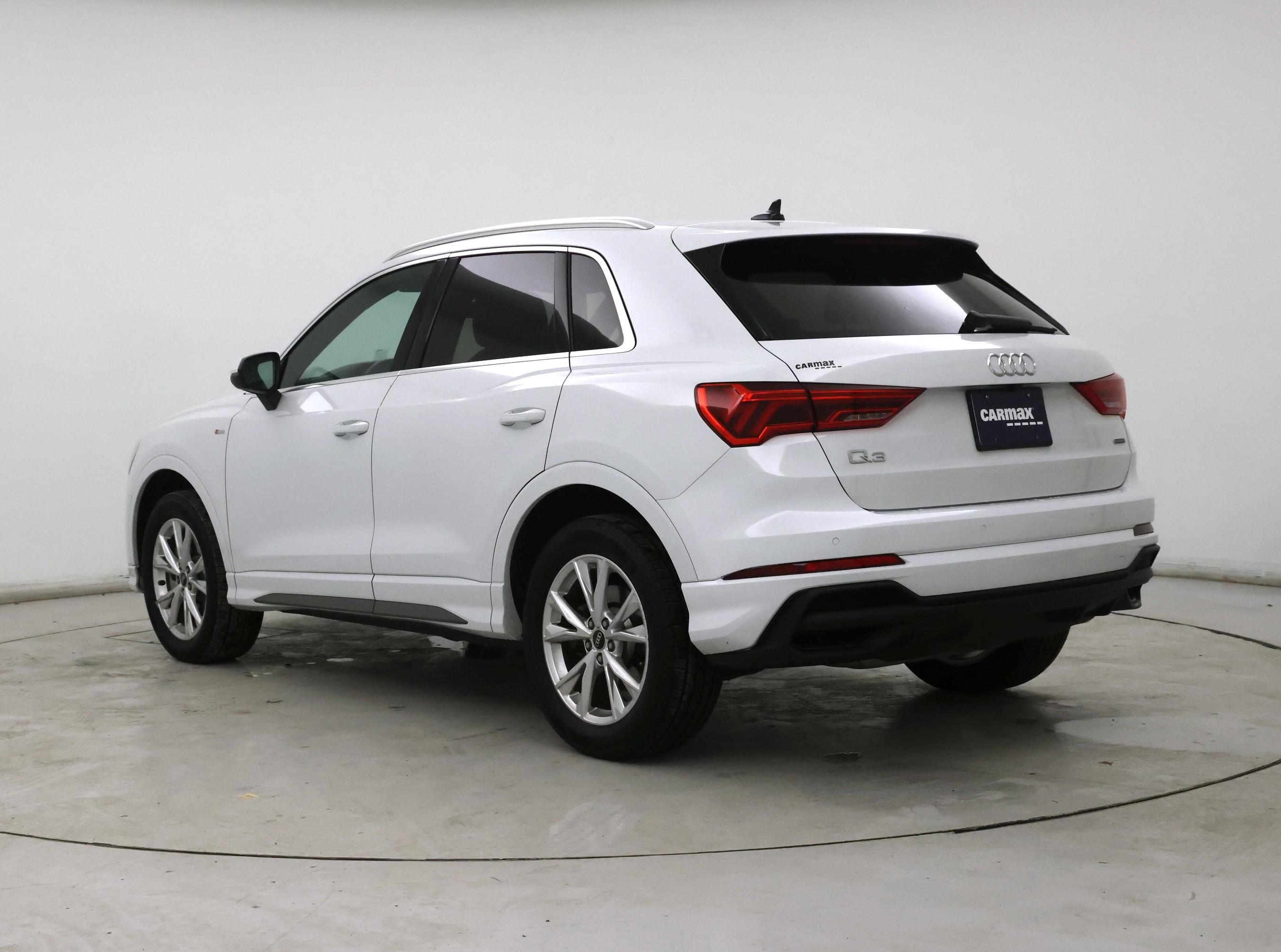 Thumbnail: 2023 Audi Q3 - 2