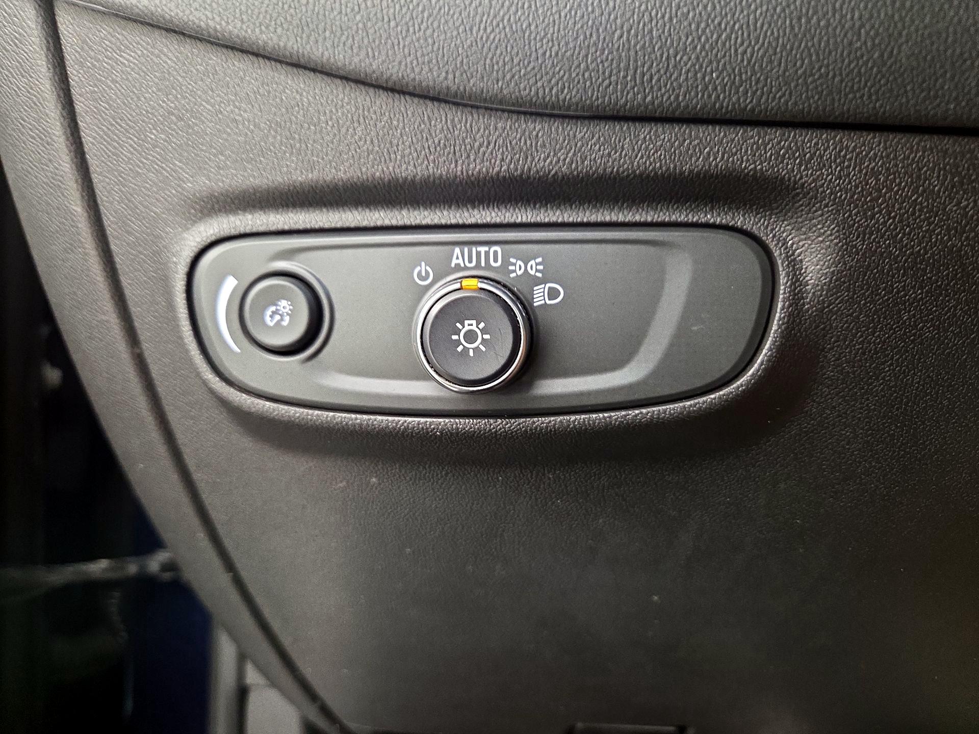 Thumbnail: 2022 Chevrolet Equinox - 13