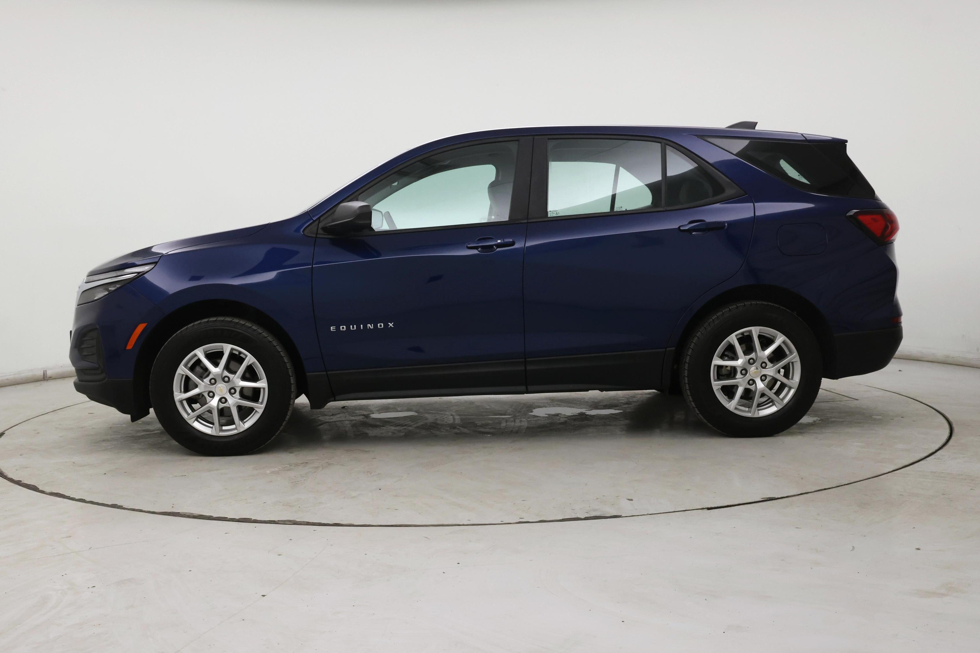 Thumbnail: 2022 Chevrolet Equinox - 3