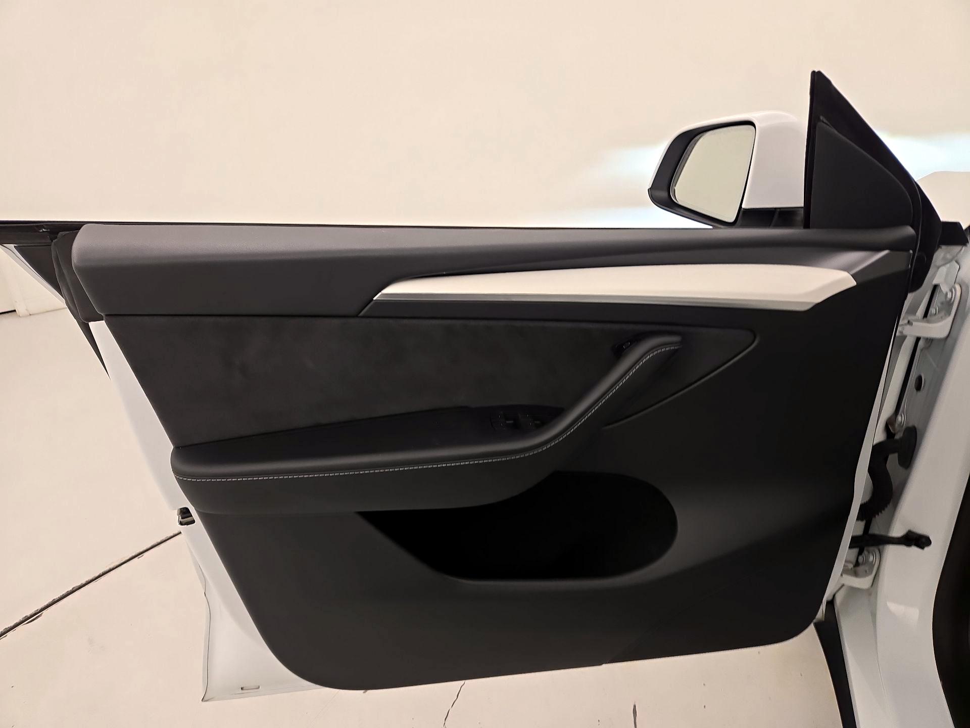 Thumbnail: 2023 Tesla Model Y - 12