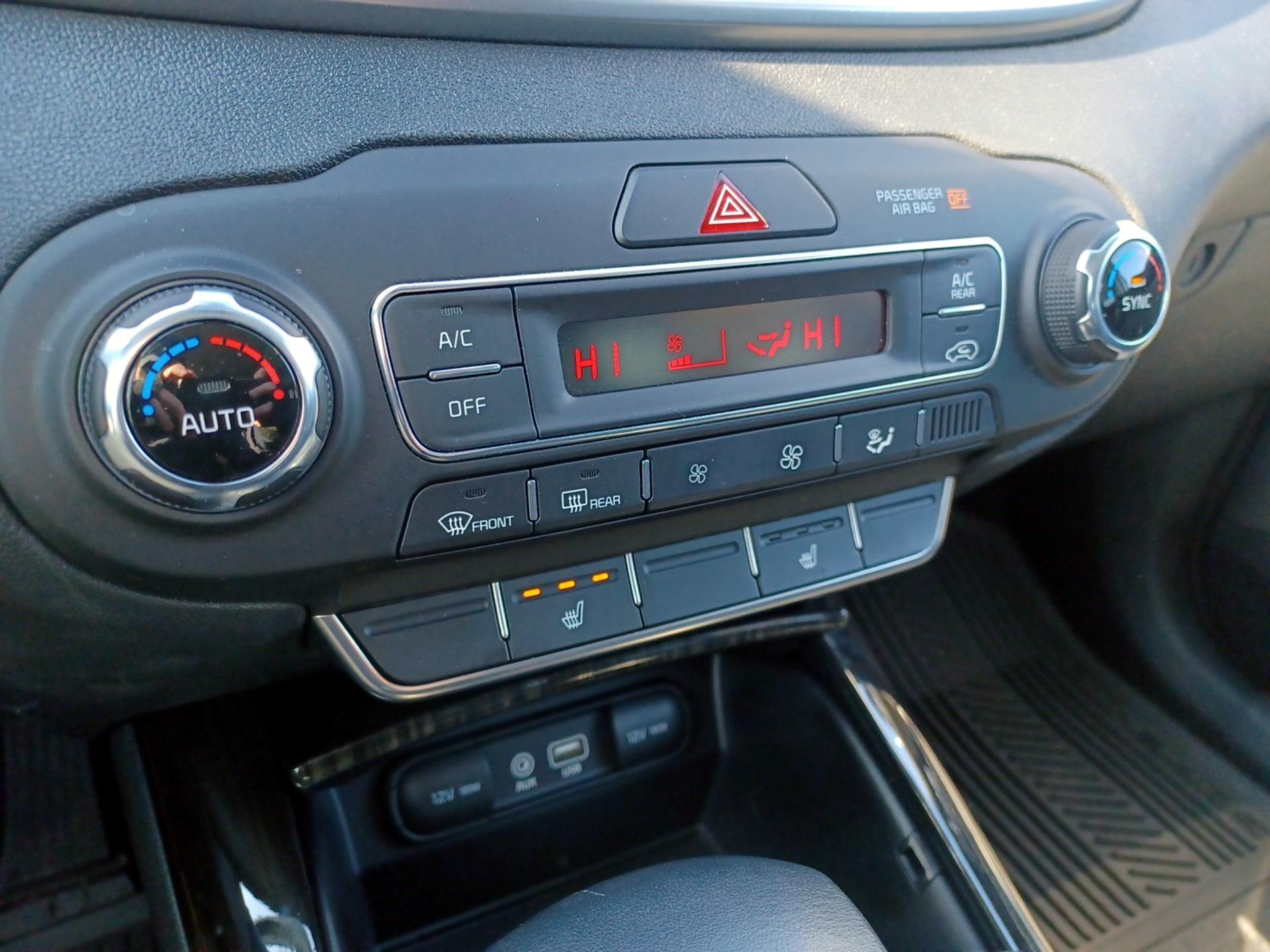 Thumbnail: 2020 Kia Sorento - 14