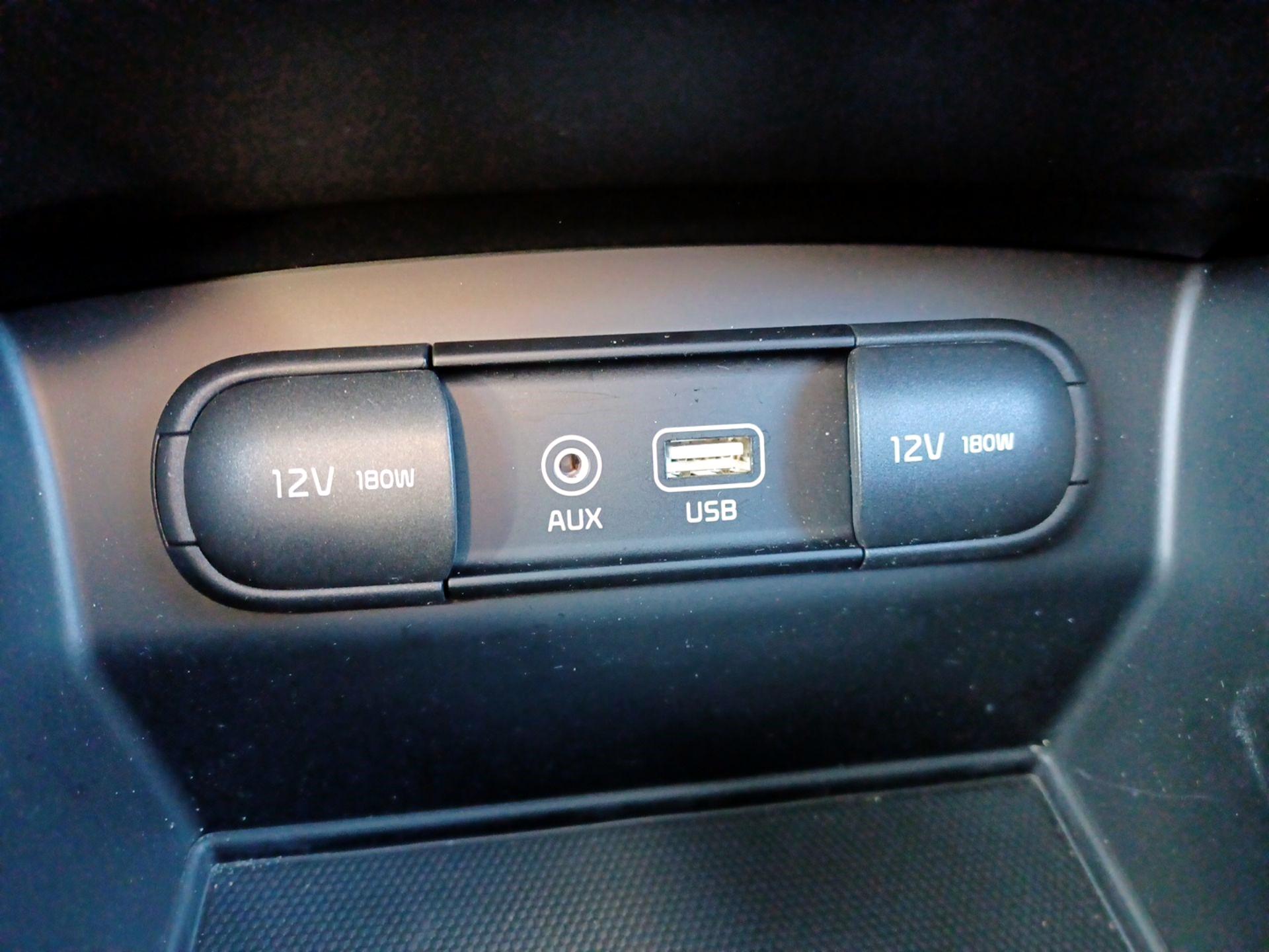 Thumbnail: 2020 Kia Sorento - 16