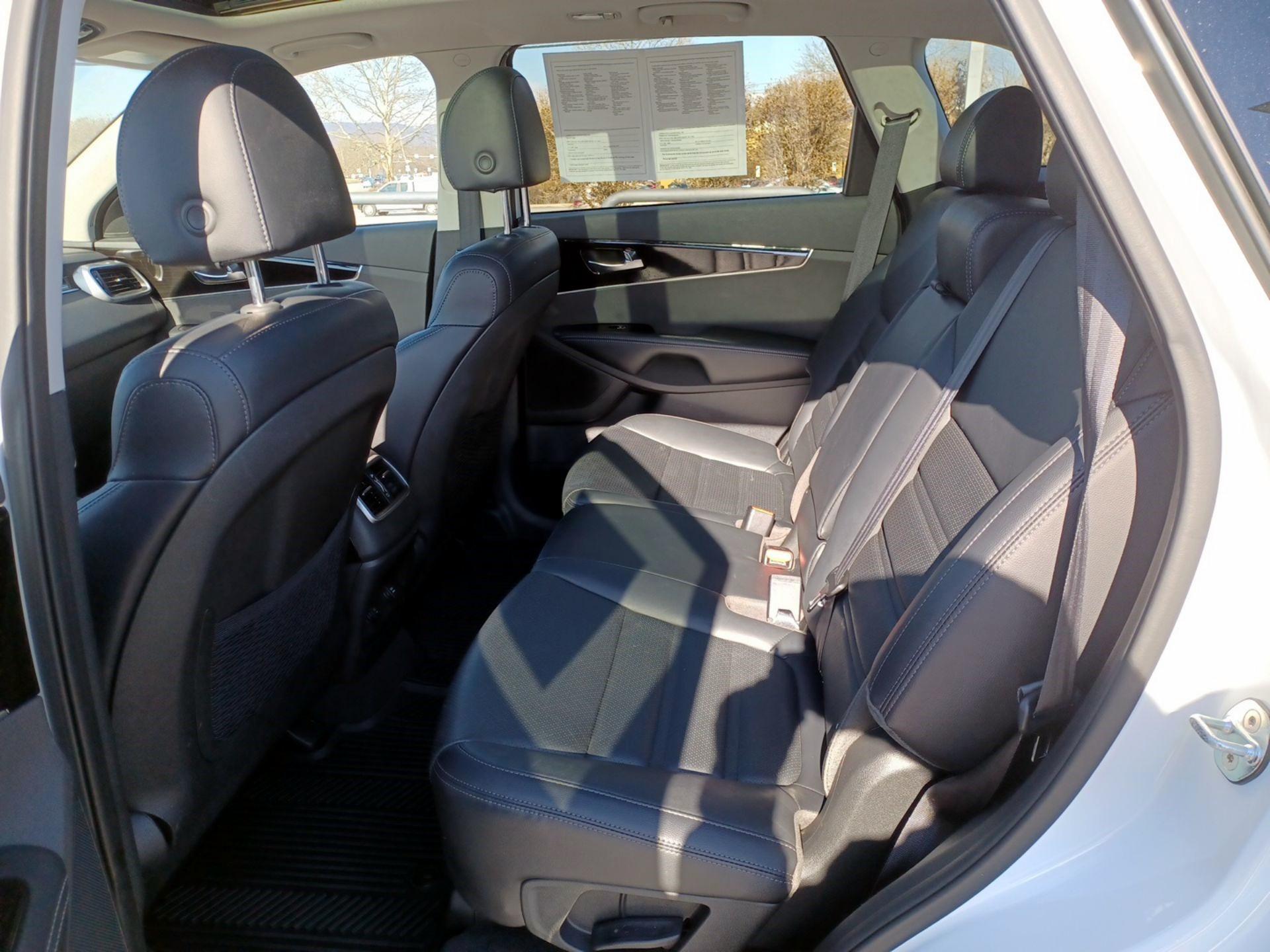 Thumbnail: 2020 Kia Sorento - 18