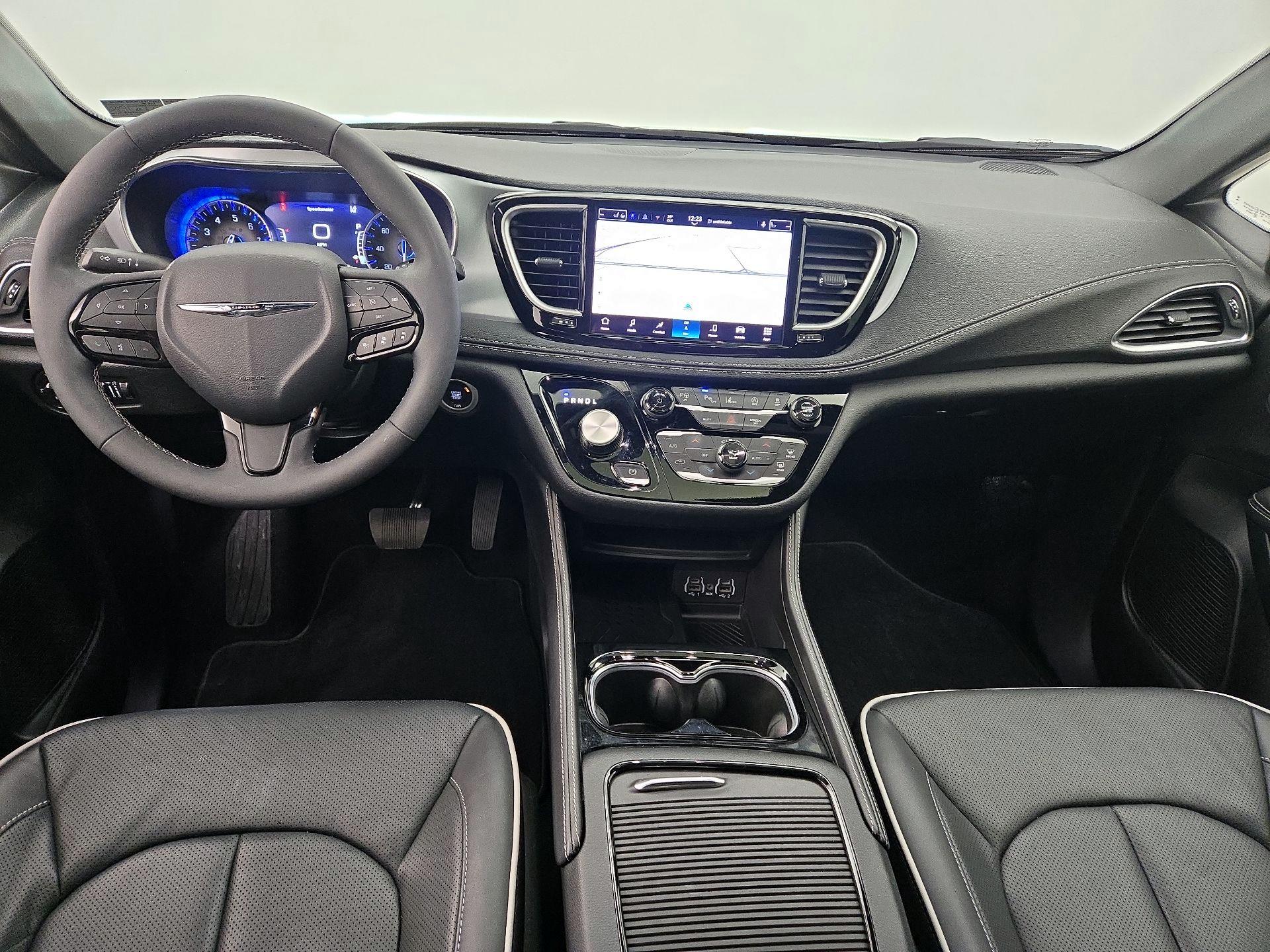 Thumbnail: 2025 Chrysler Pacifica - 9