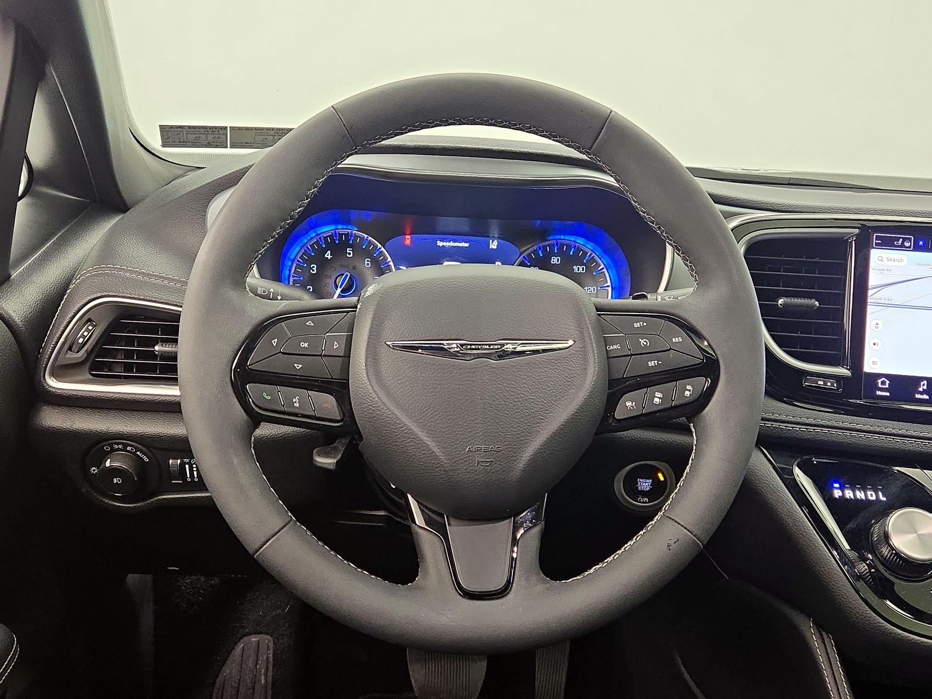 Thumbnail: 2025 Chrysler Pacifica - 10