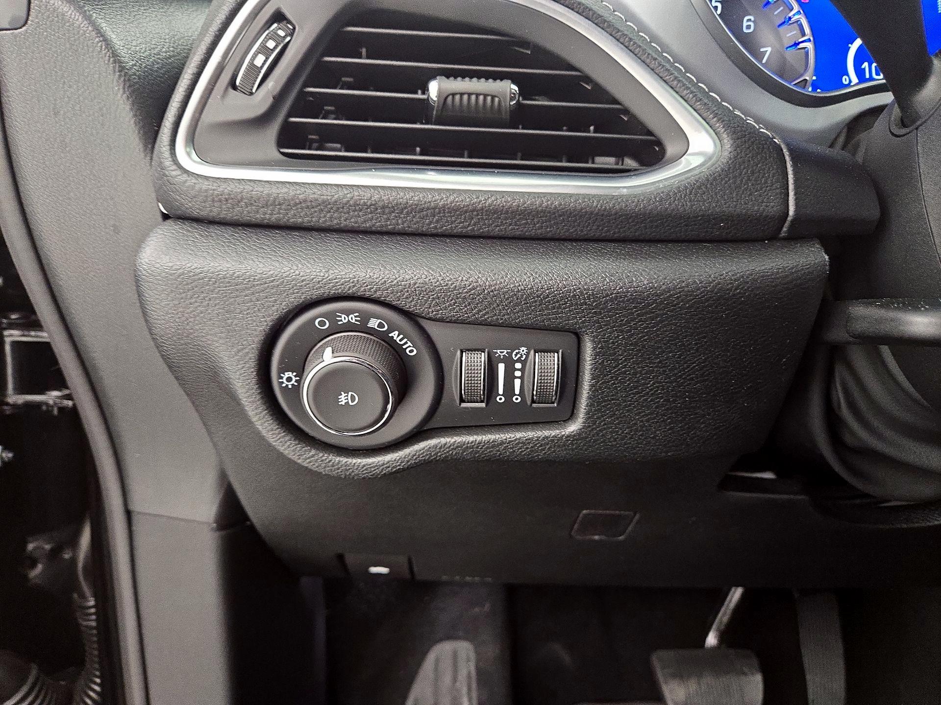 Thumbnail: 2025 Chrysler Pacifica - 13