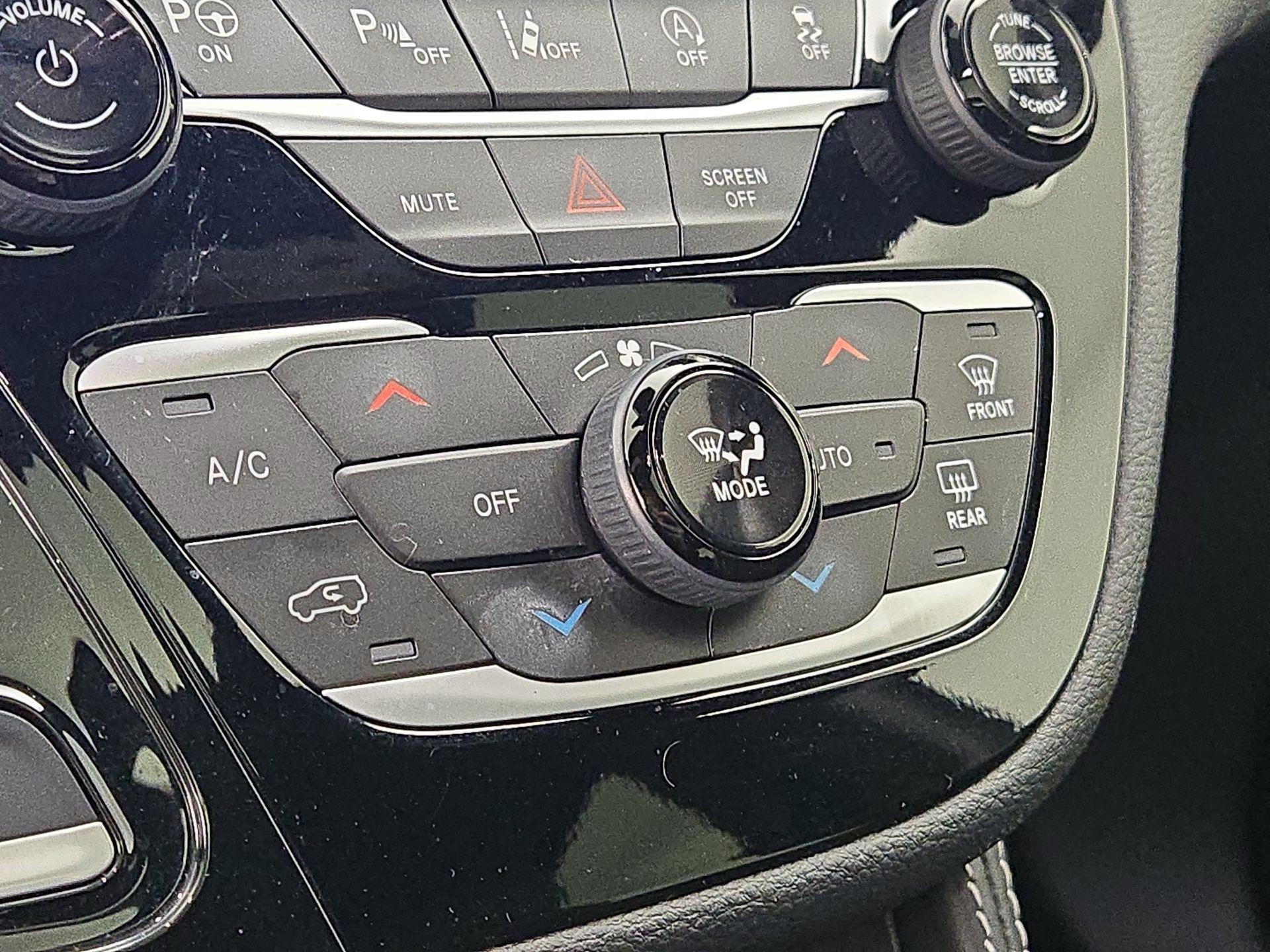 Thumbnail: 2025 Chrysler Pacifica - 17