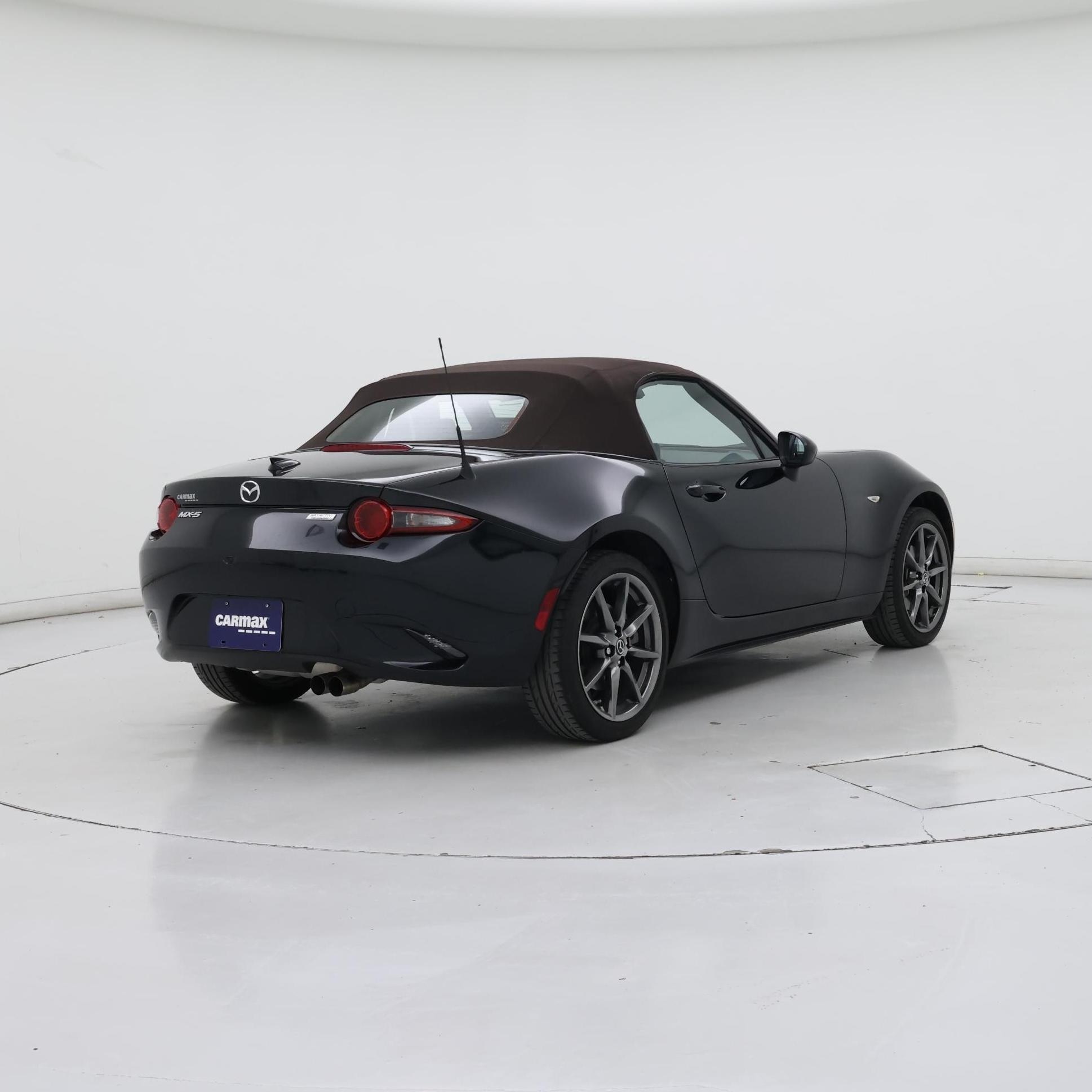 Thumbnail: 2019 Mazda MX-5 Miata - 8