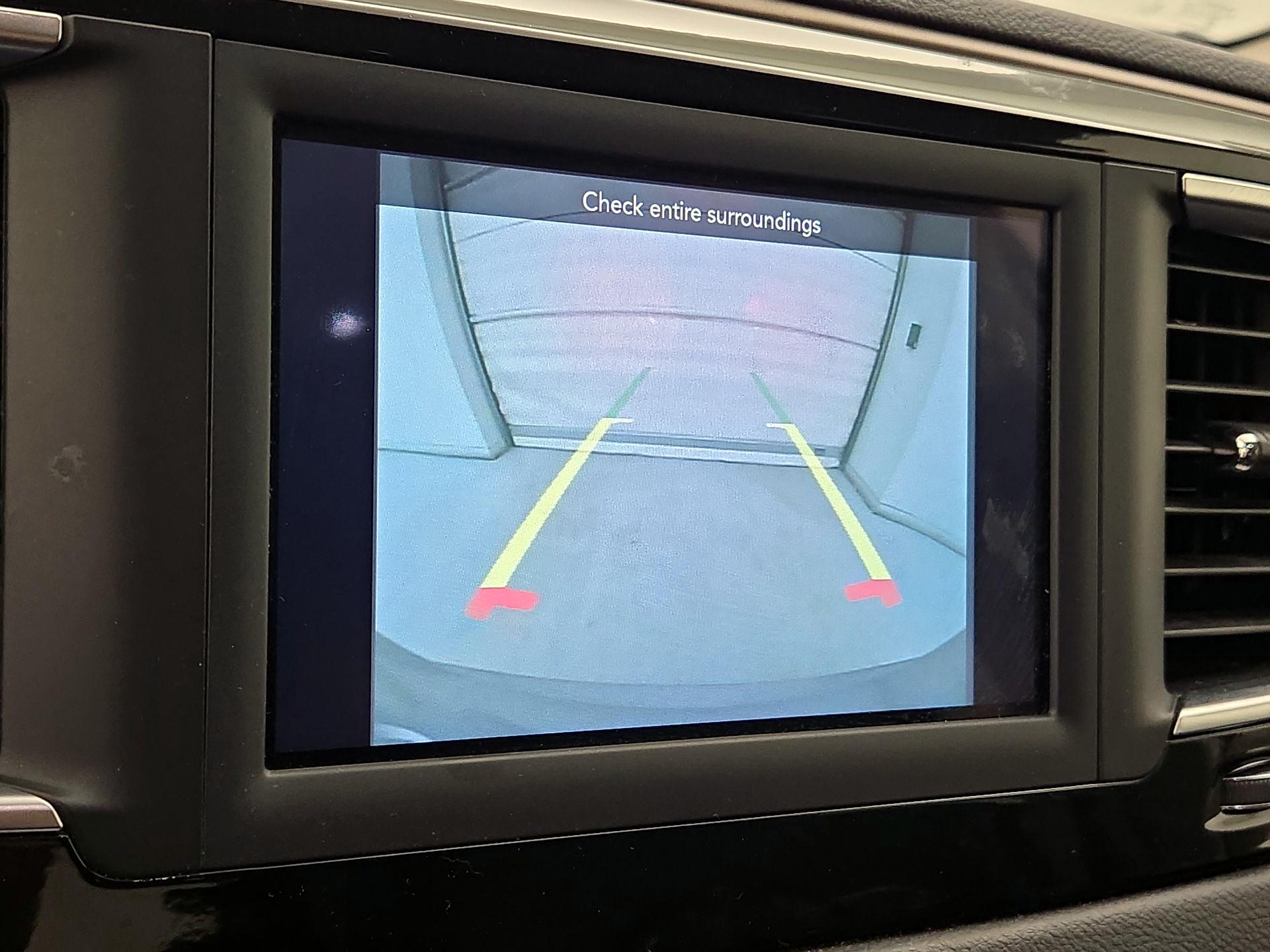 Thumbnail: 2020 Chrysler Voyager - 13